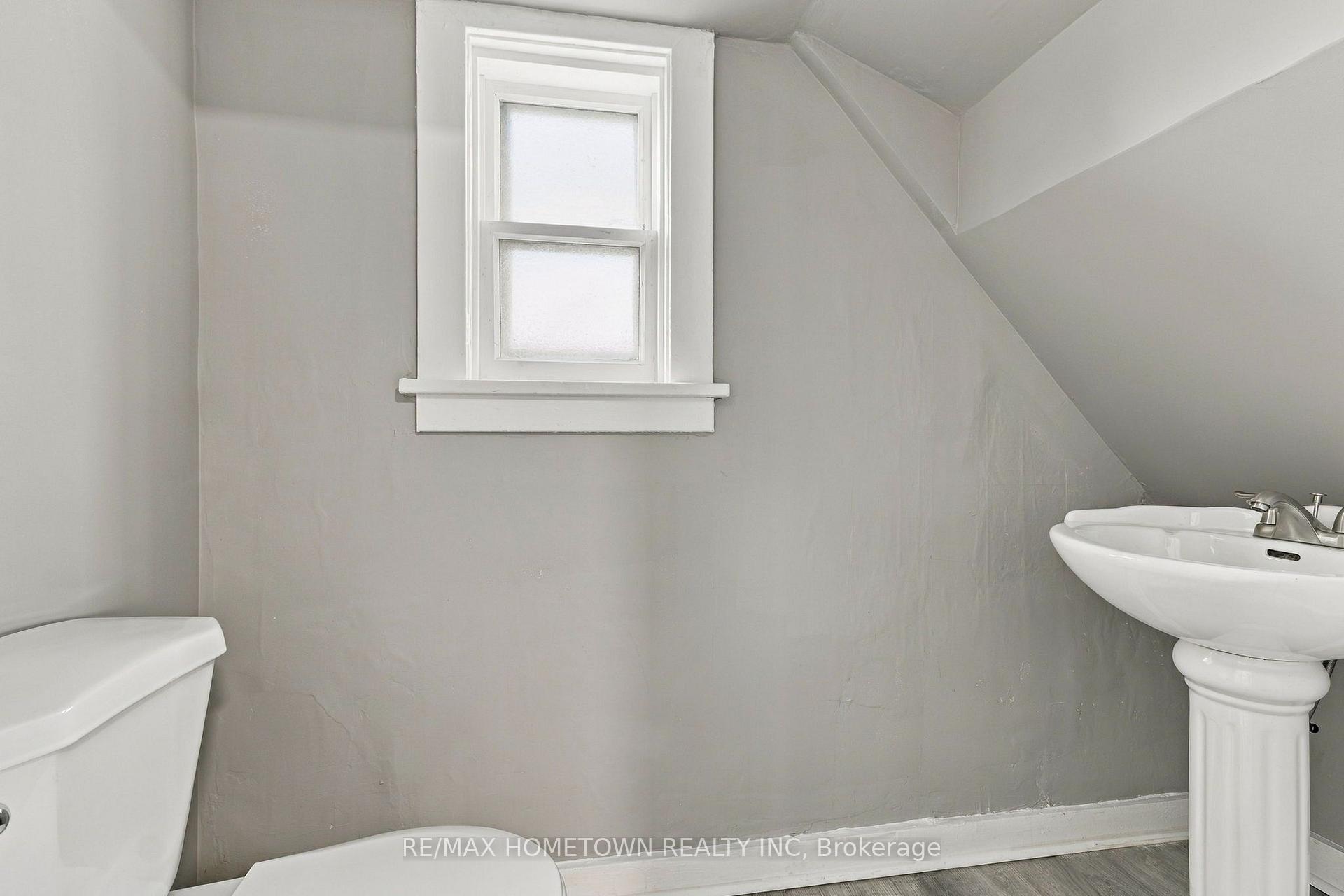 Photo 10 of 2022 Dundas Street N, Edwardsburgh/Cardinal, Town of Cardinal — HOMEH