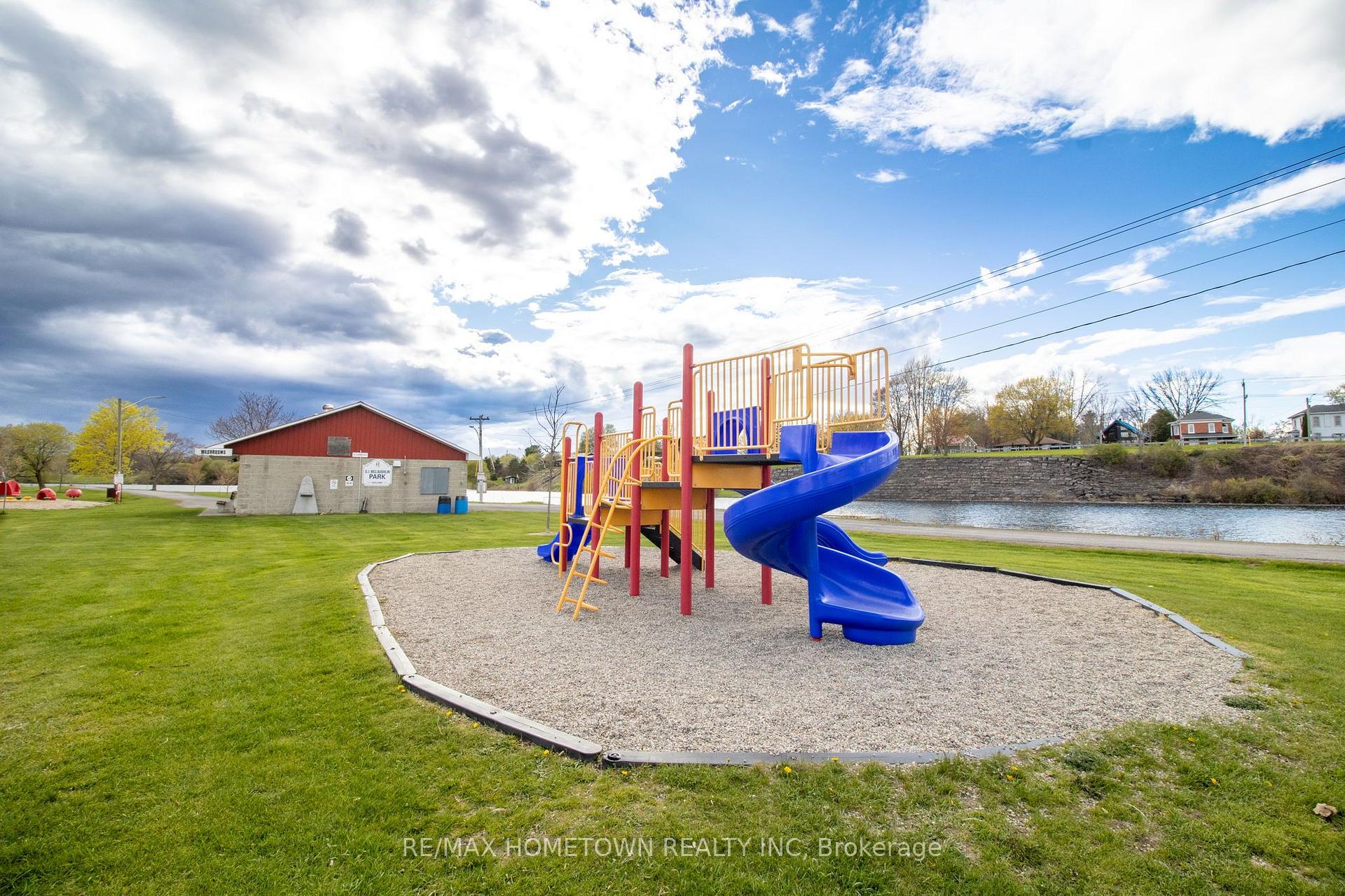 Photo 28 of 2022 Dundas Street N, Edwardsburgh/Cardinal, Town of Cardinal — HOMEH