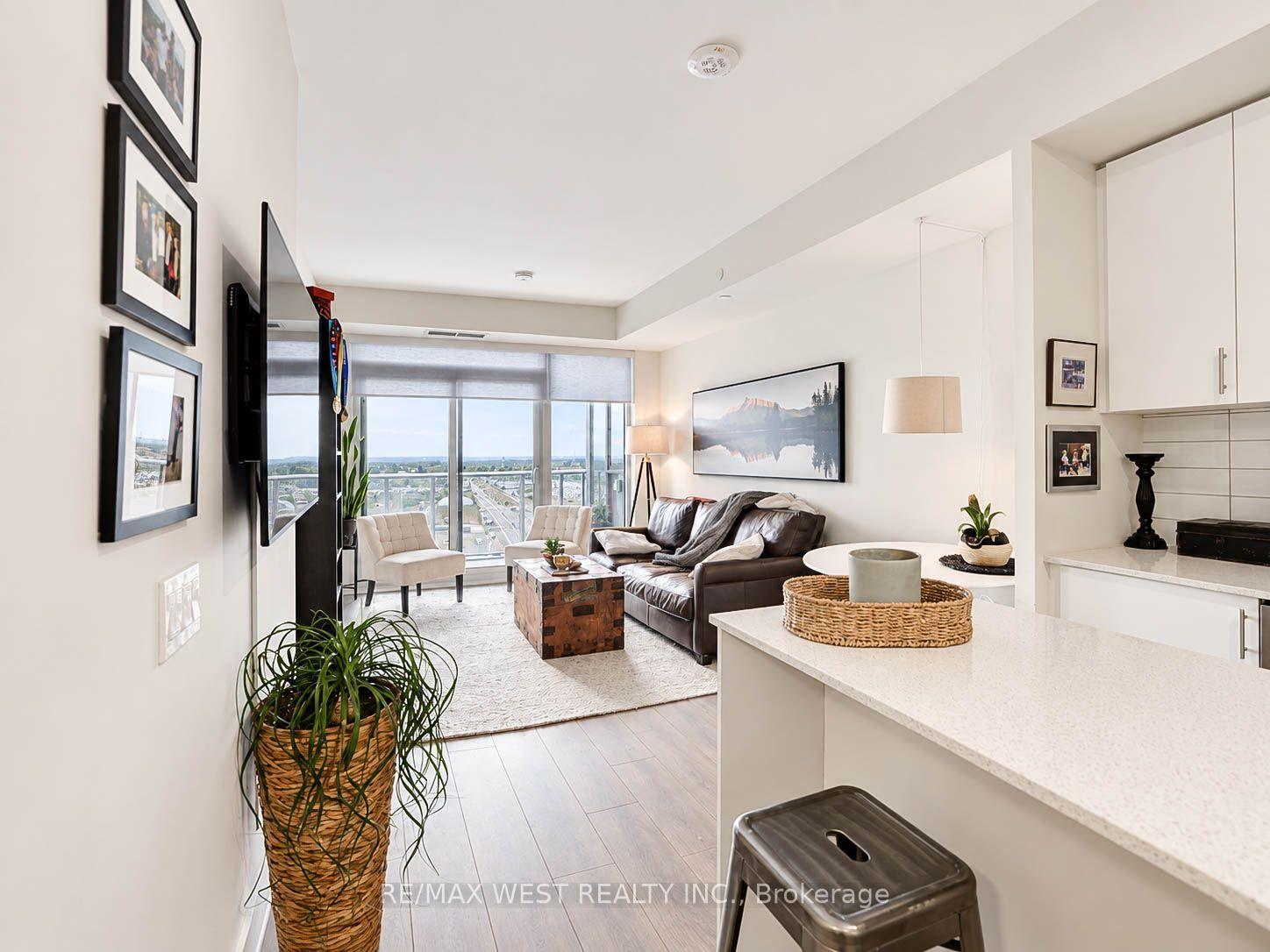 Photo 3 of Unit 1019, 9000 Jane Street, Vaughan, Vellore Village — HOMEH