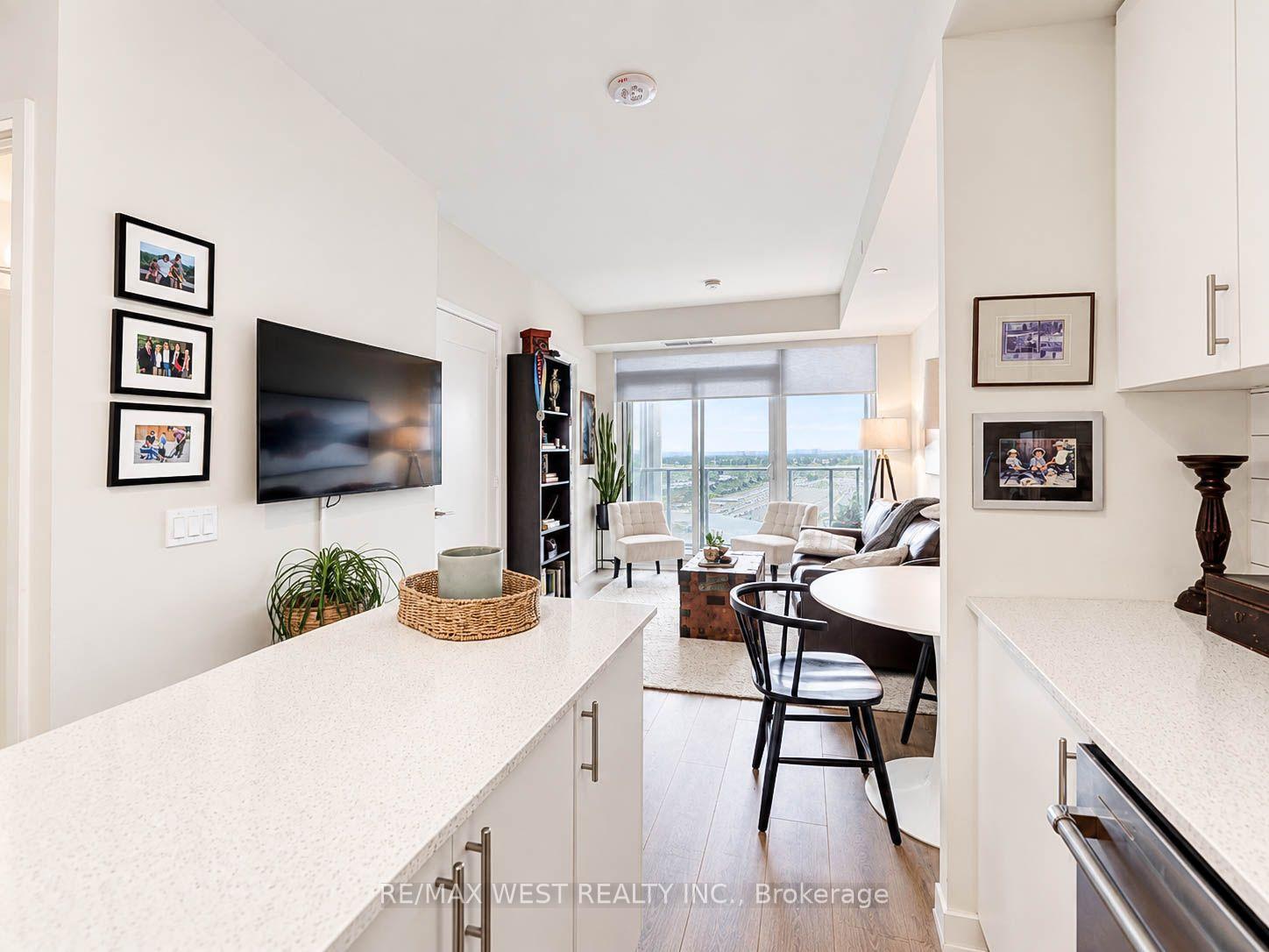 Photo 4 of Unit 1019, 9000 Jane Street, Vaughan, Vellore Village — HOMEH