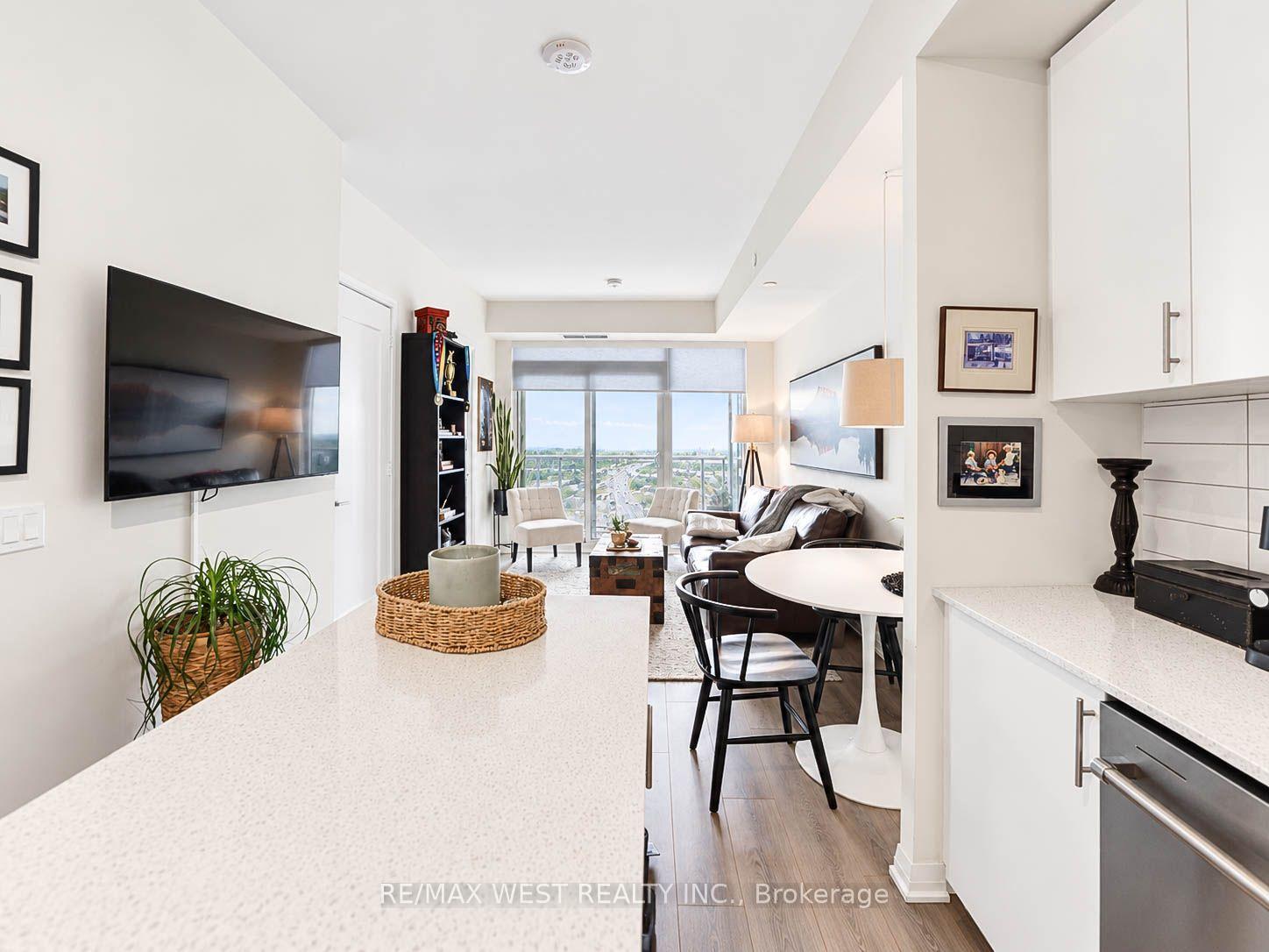 Photo 5 of Unit 1019, 9000 Jane Street, Vaughan, Vellore Village — HOMEH