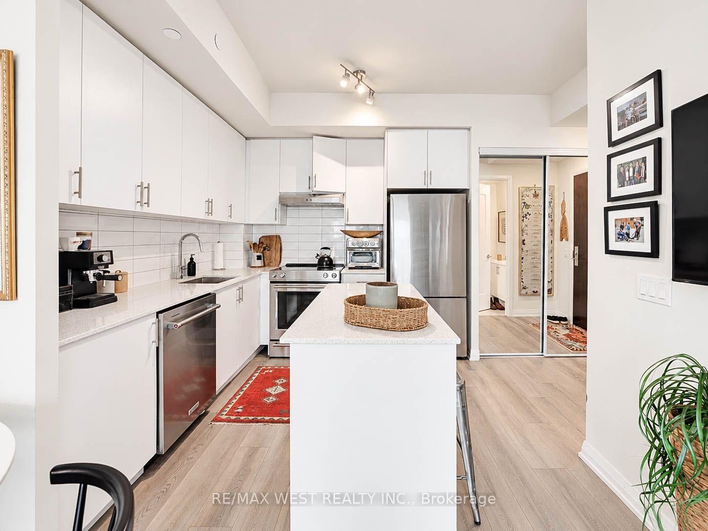 Photo 6 of Unit 1019, 9000 Jane Street, Vaughan, Vellore Village — HOMEH