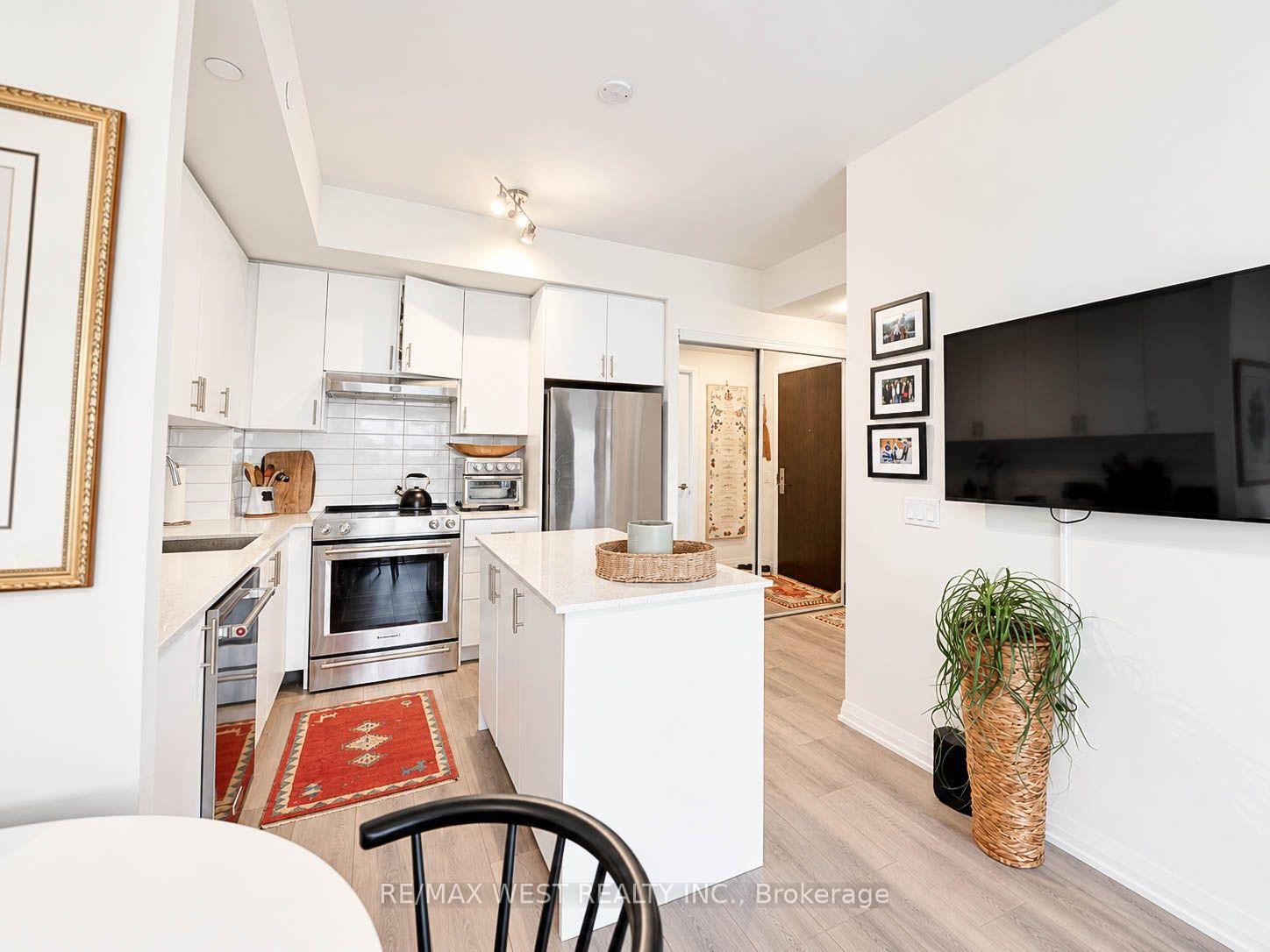Photo 7 of Unit 1019, 9000 Jane Street, Vaughan, Vellore Village — HOMEH