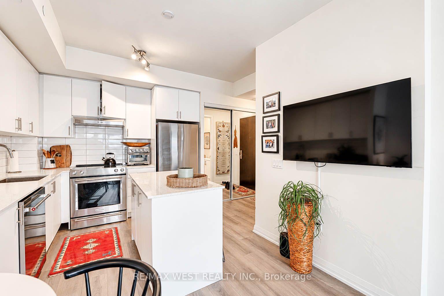 Photo 8 of Unit 1019, 9000 Jane Street, Vaughan, Vellore Village — HOMEH