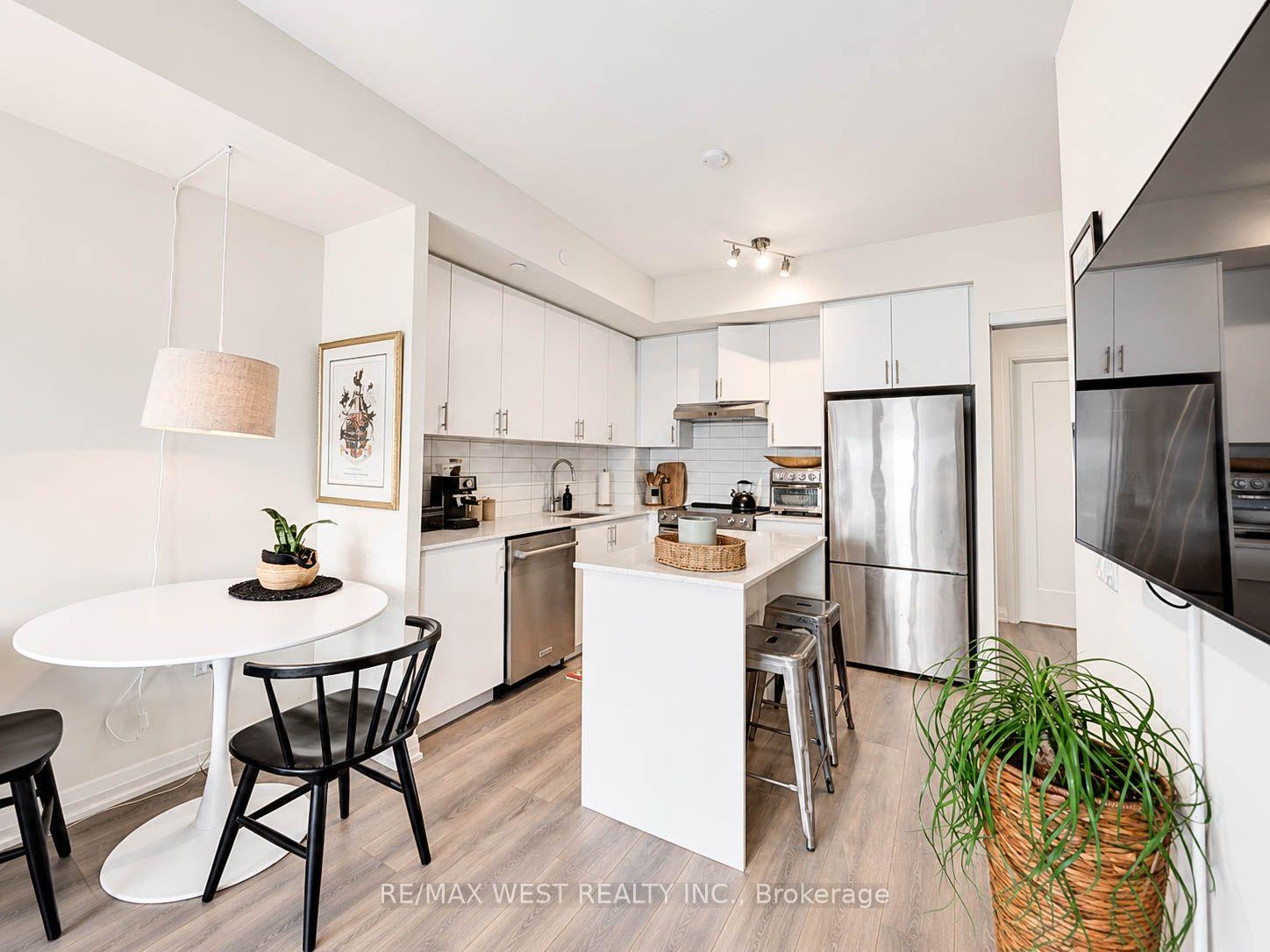 Photo 9 of Unit 1019, 9000 Jane Street, Vaughan, Vellore Village — HOMEH
