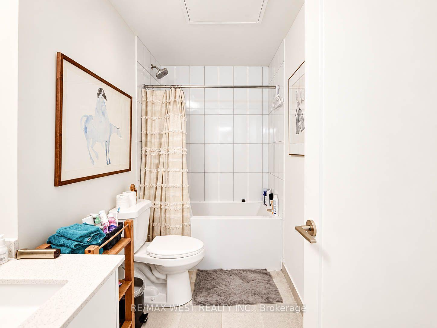 Photo 18 of Unit 1019, 9000 Jane Street, Vaughan, Vellore Village — HOMEH