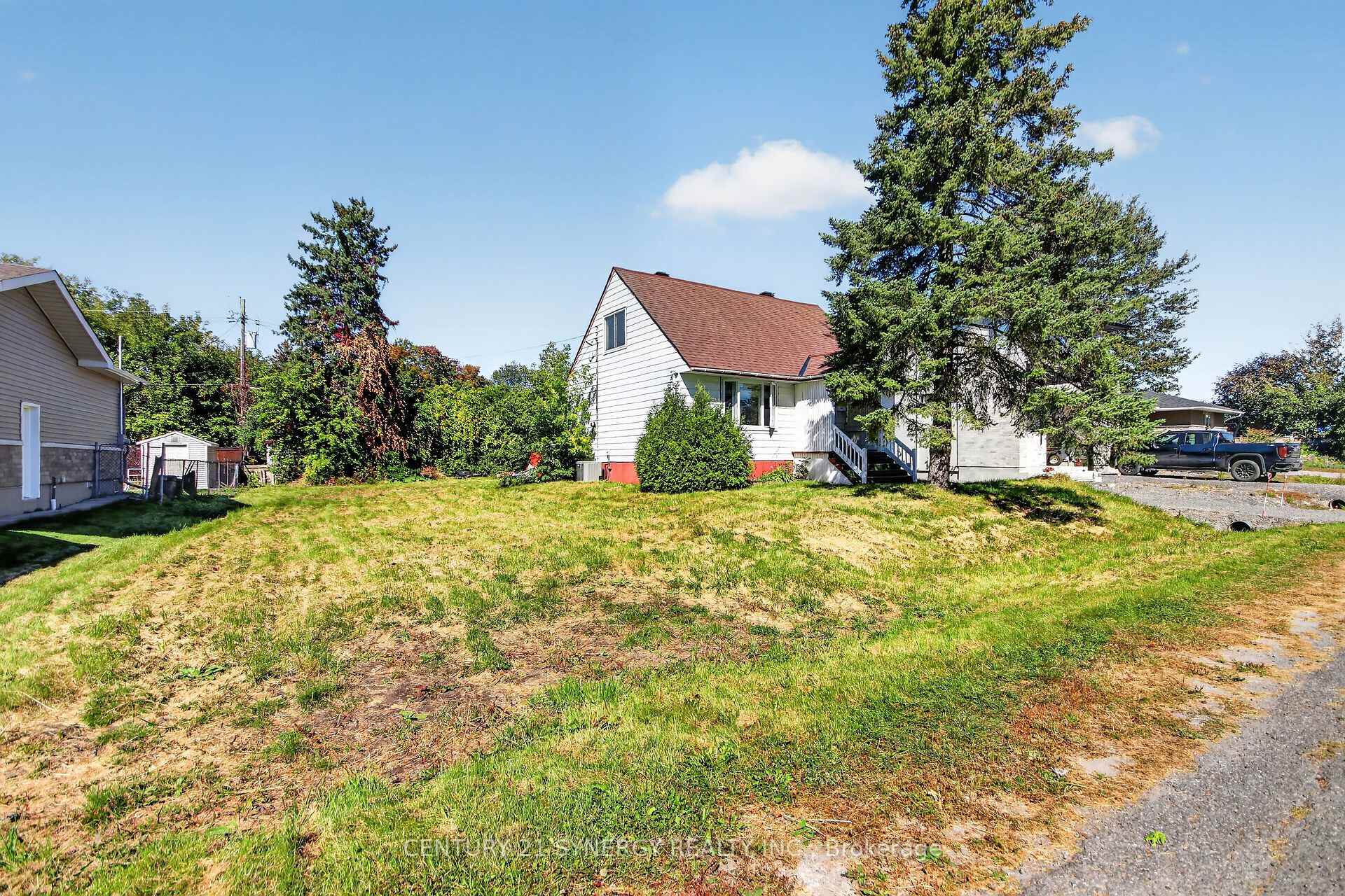 Photo 3 of 7 Norice Street, Ottawa, Meadowlands/Crestview — HOMEH