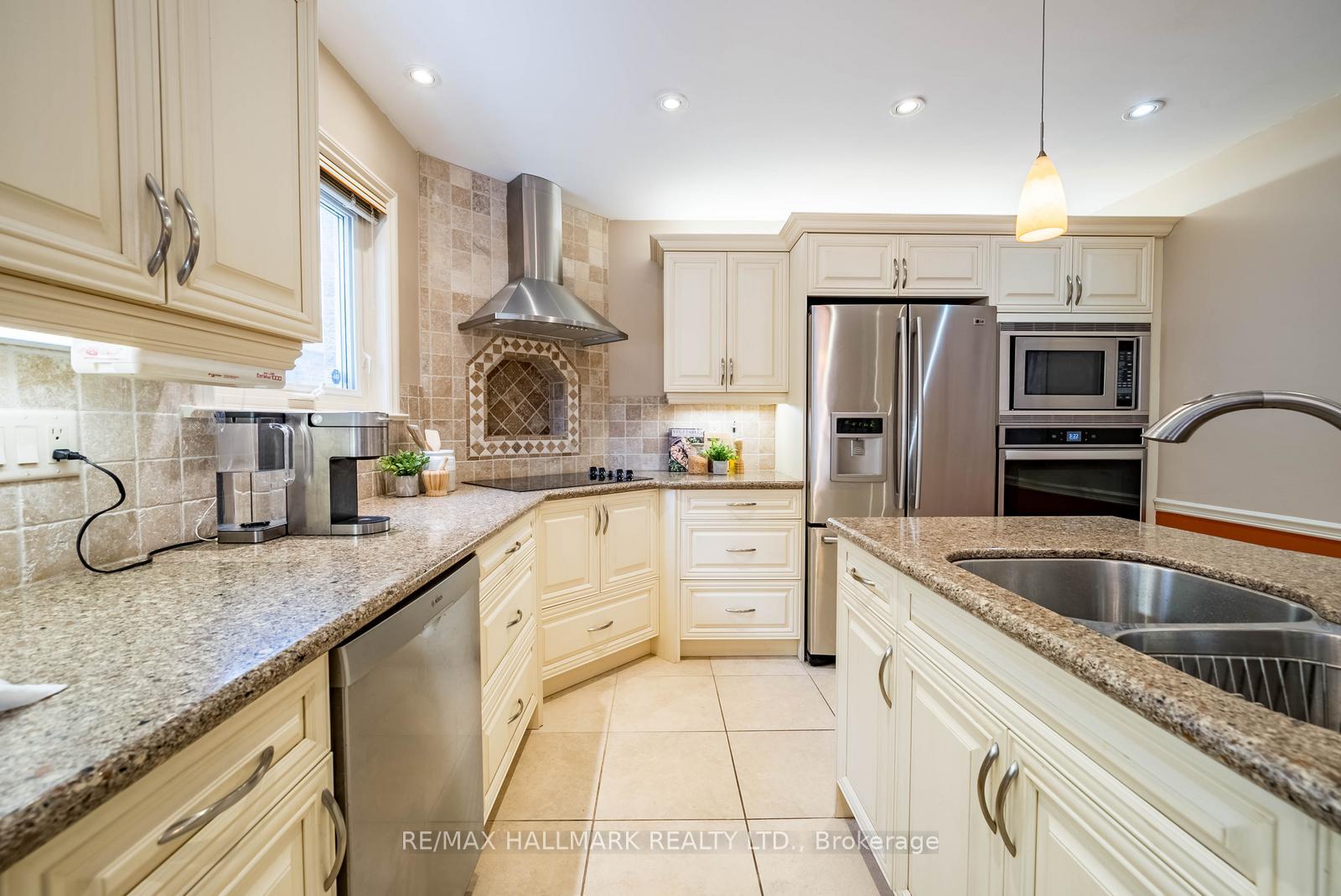 Photo 16 of 29 Longwater Chase, Markham, Unionville — HOMEH