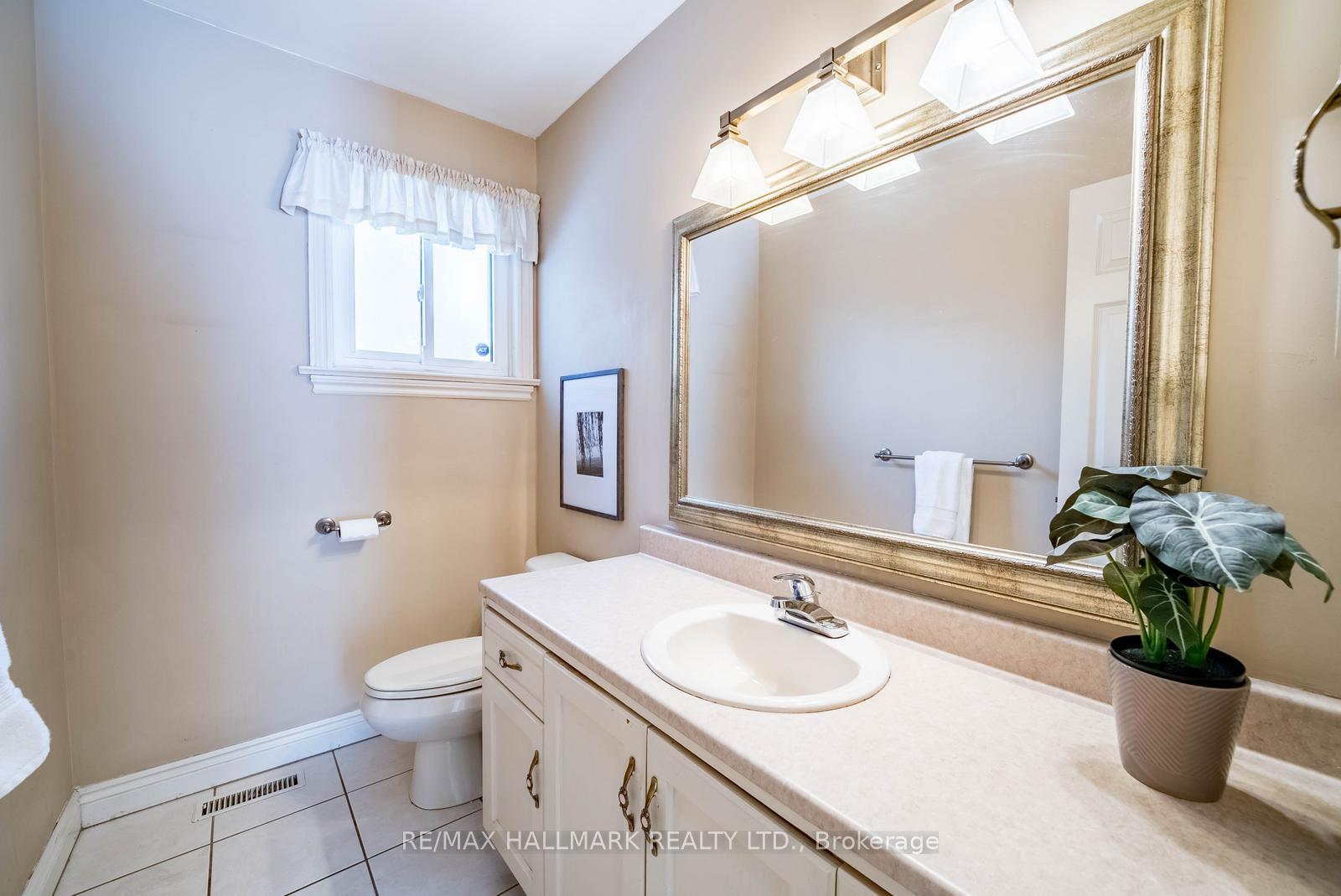 Photo 17 of 29 Longwater Chase, Markham, Unionville — HOMEH