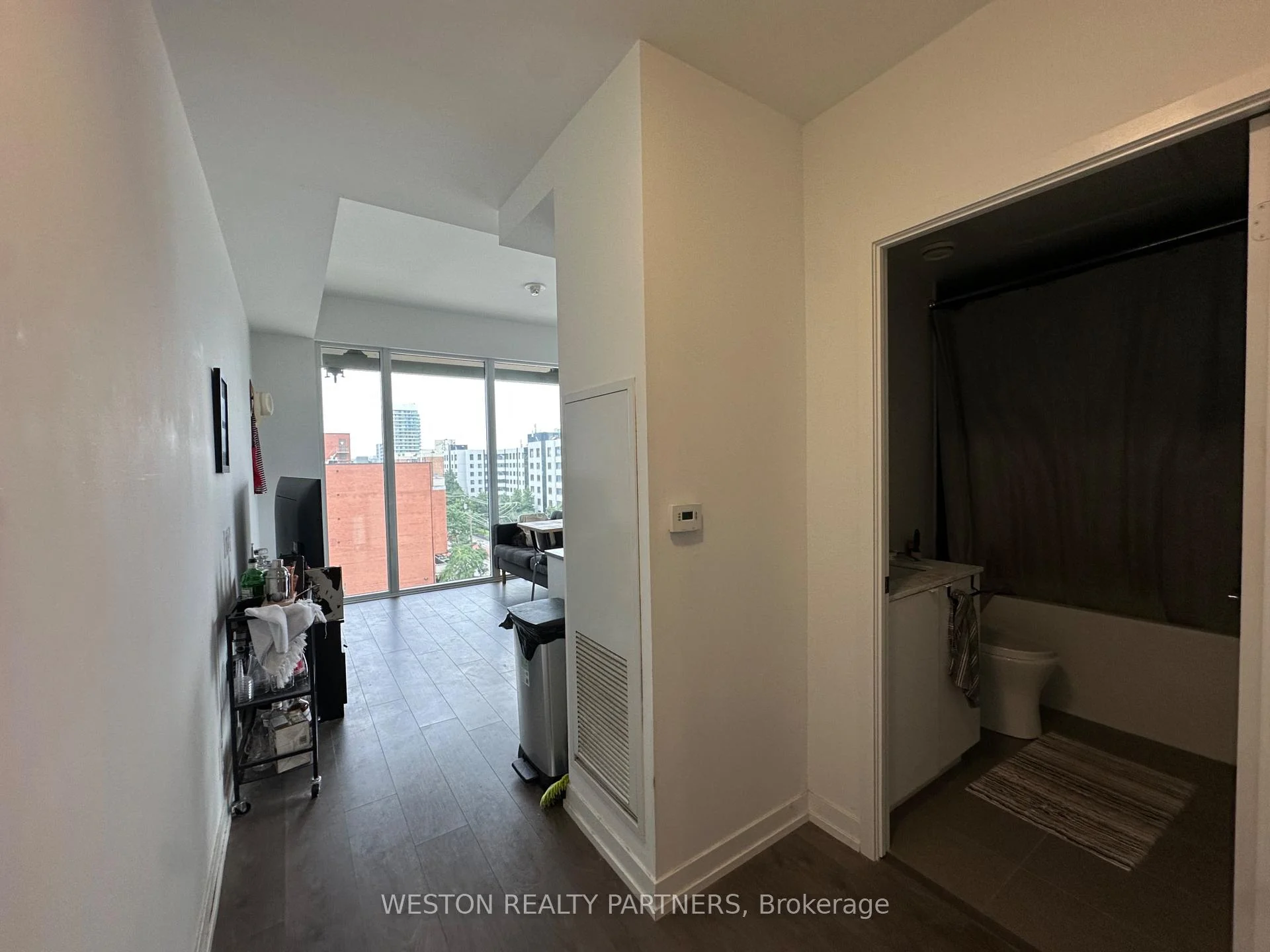 Photo 11 of Unit 523, 270 Dufferin Street, Toronto, South Parkdale — HOMEH