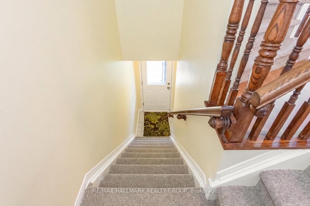 Photo 4 of 1715 Blohm Drive, Ottawa, Hunt Club Park — HOMEH