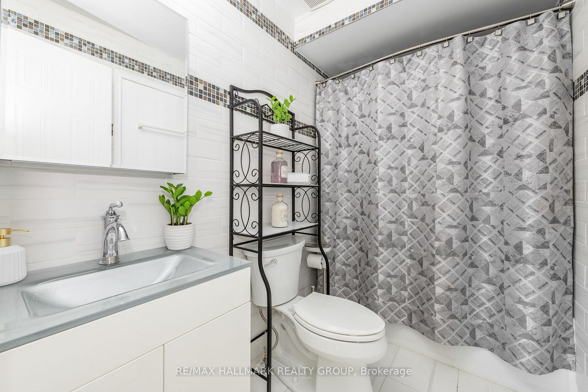 Photo 34 of 1715 Blohm Drive, Ottawa, Hunt Club Park — HOMEH