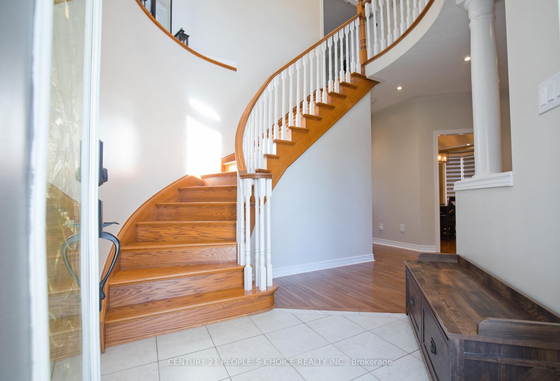 Photo 5 of 58 Collingwood Avenue, Brampton, Snelgrove — HOMEH