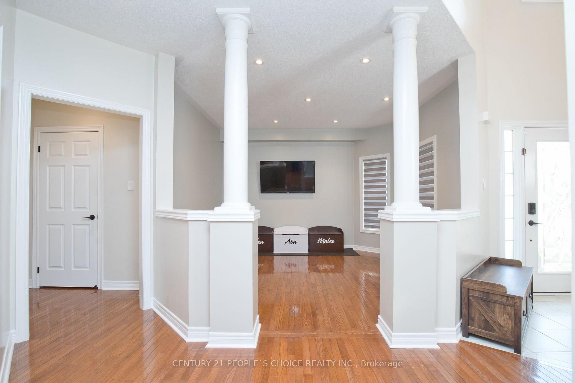 Photo 6 of 58 Collingwood Avenue, Brampton, Snelgrove — HOMEH