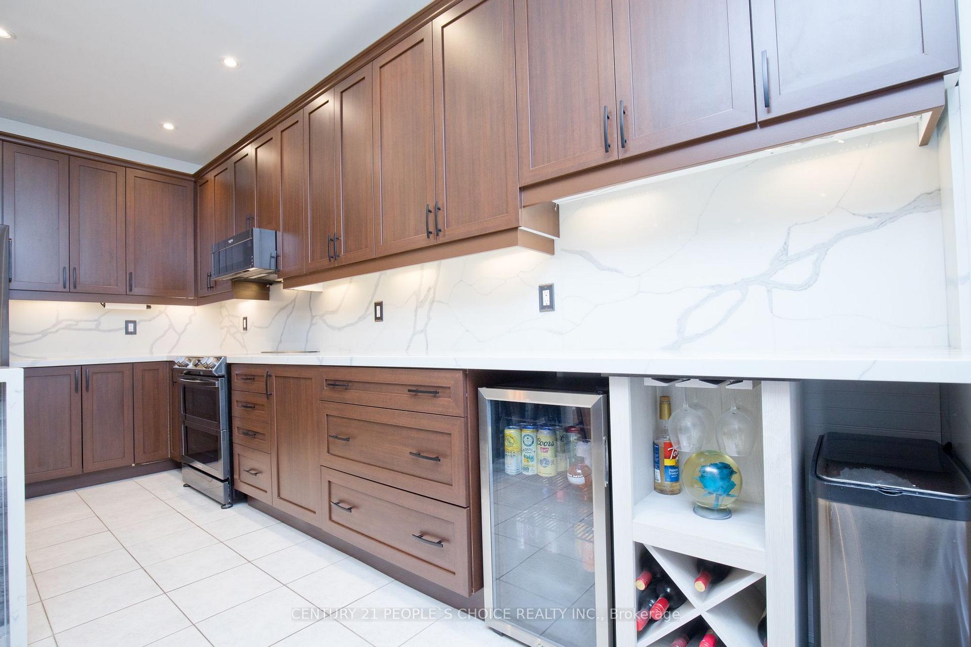 Photo 11 of 58 Collingwood Avenue, Brampton, Snelgrove — HOMEH