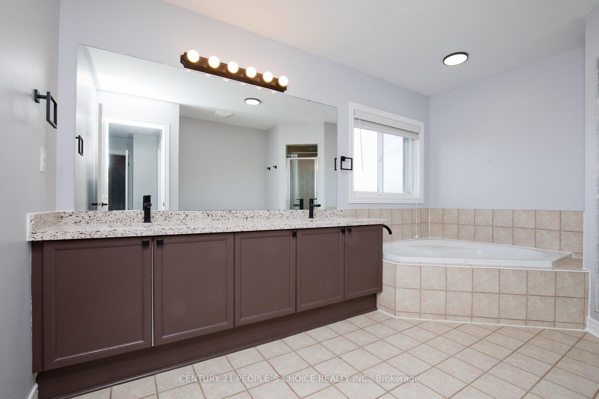 Photo 24 of 58 Collingwood Avenue, Brampton, Snelgrove — HOMEH