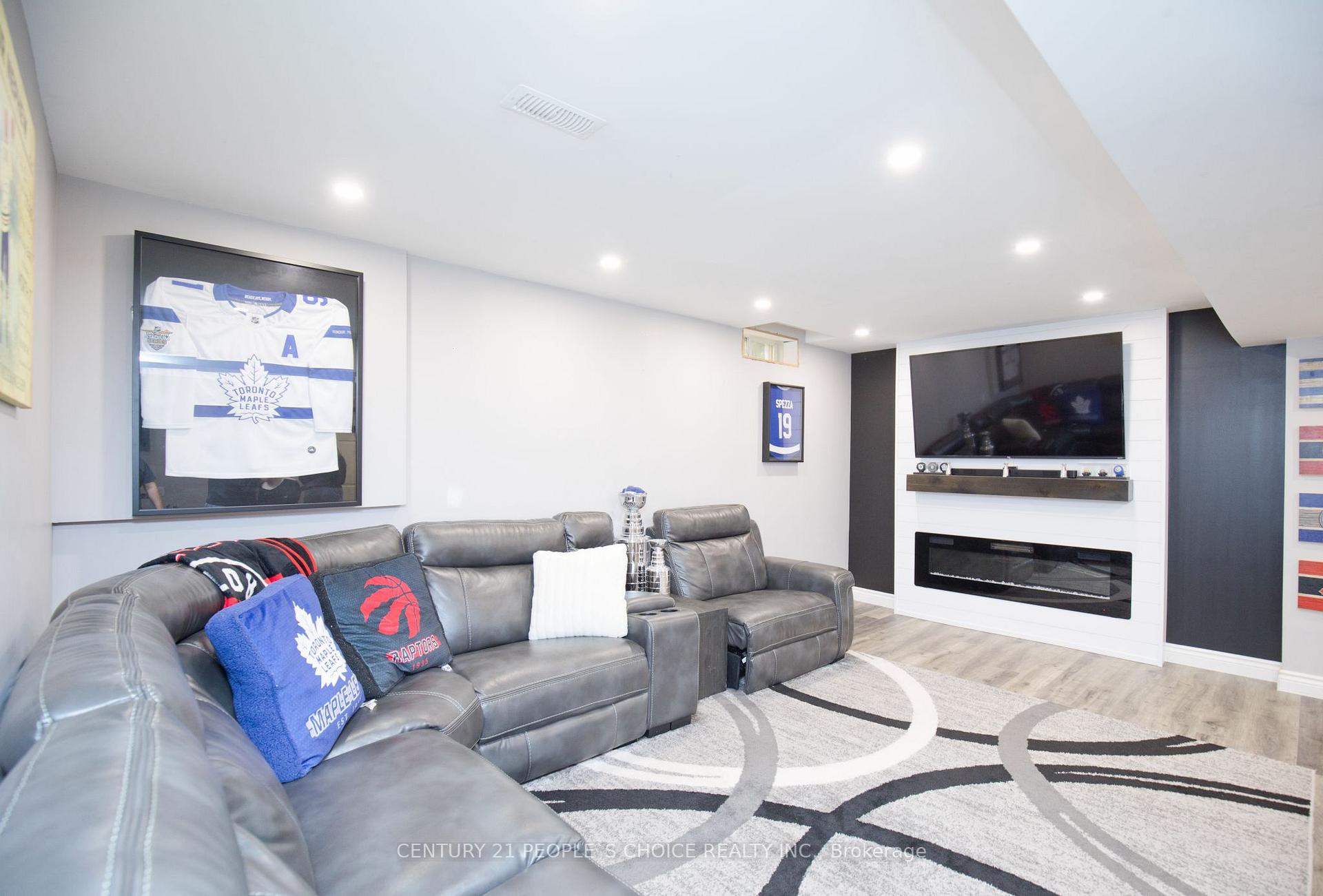 Photo 36 of 58 Collingwood Avenue, Brampton, Snelgrove — HOMEH