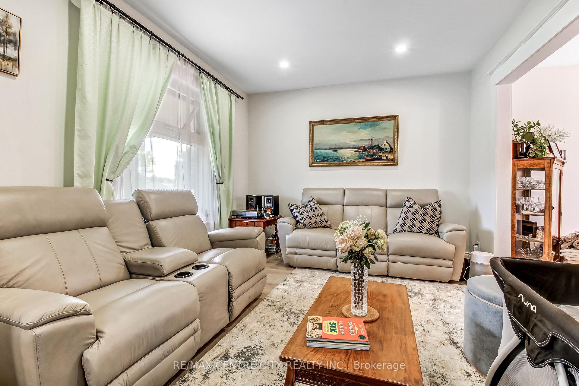 Photo 4 of 71 Wilson Avenue, St. Thomas — HOMEH