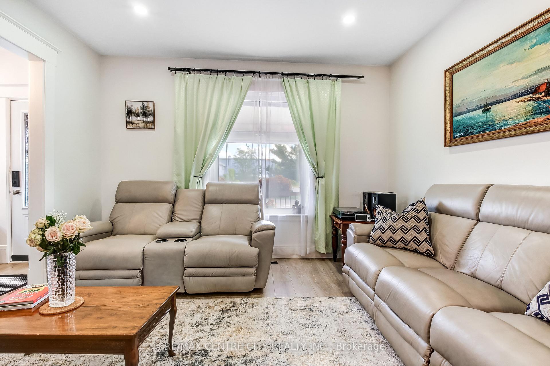 Photo 5 of 71 Wilson Avenue, St. Thomas — HOMEH