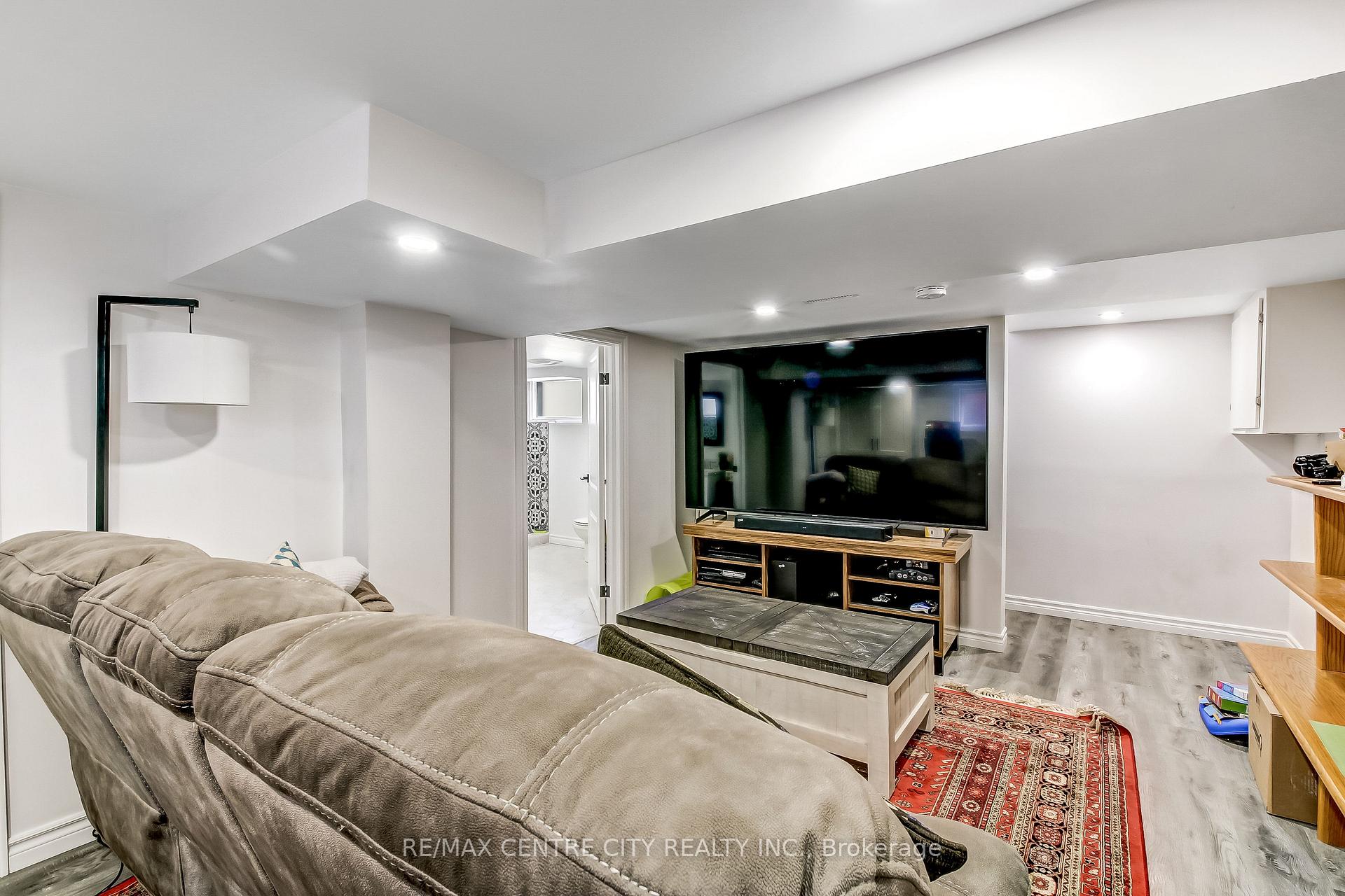 Photo 20 of 71 Wilson Avenue, St. Thomas — HOMEH