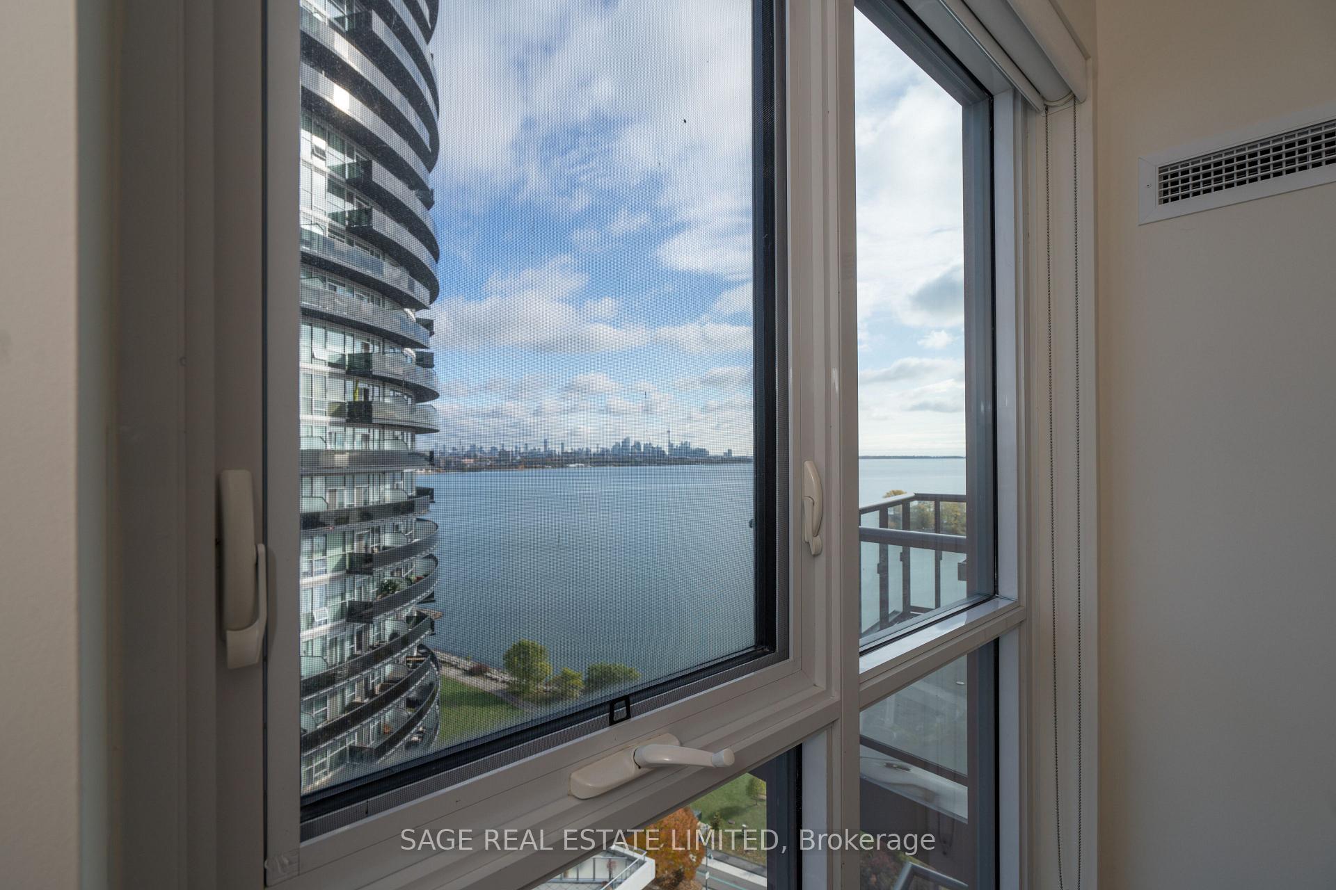 Photo 3 of Unit Ph11, 39 Annie Craig Drive, Etobicoke, Mimico — HOMEH