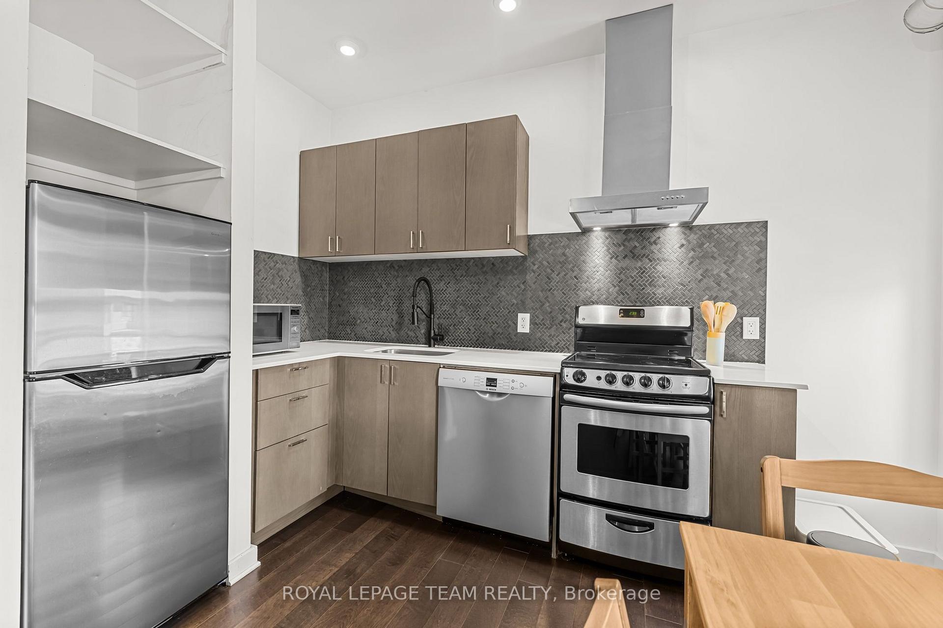 Photo 5 of Unit 301, 1308 Thames Street, Ottawa, Carlington — HOMEH