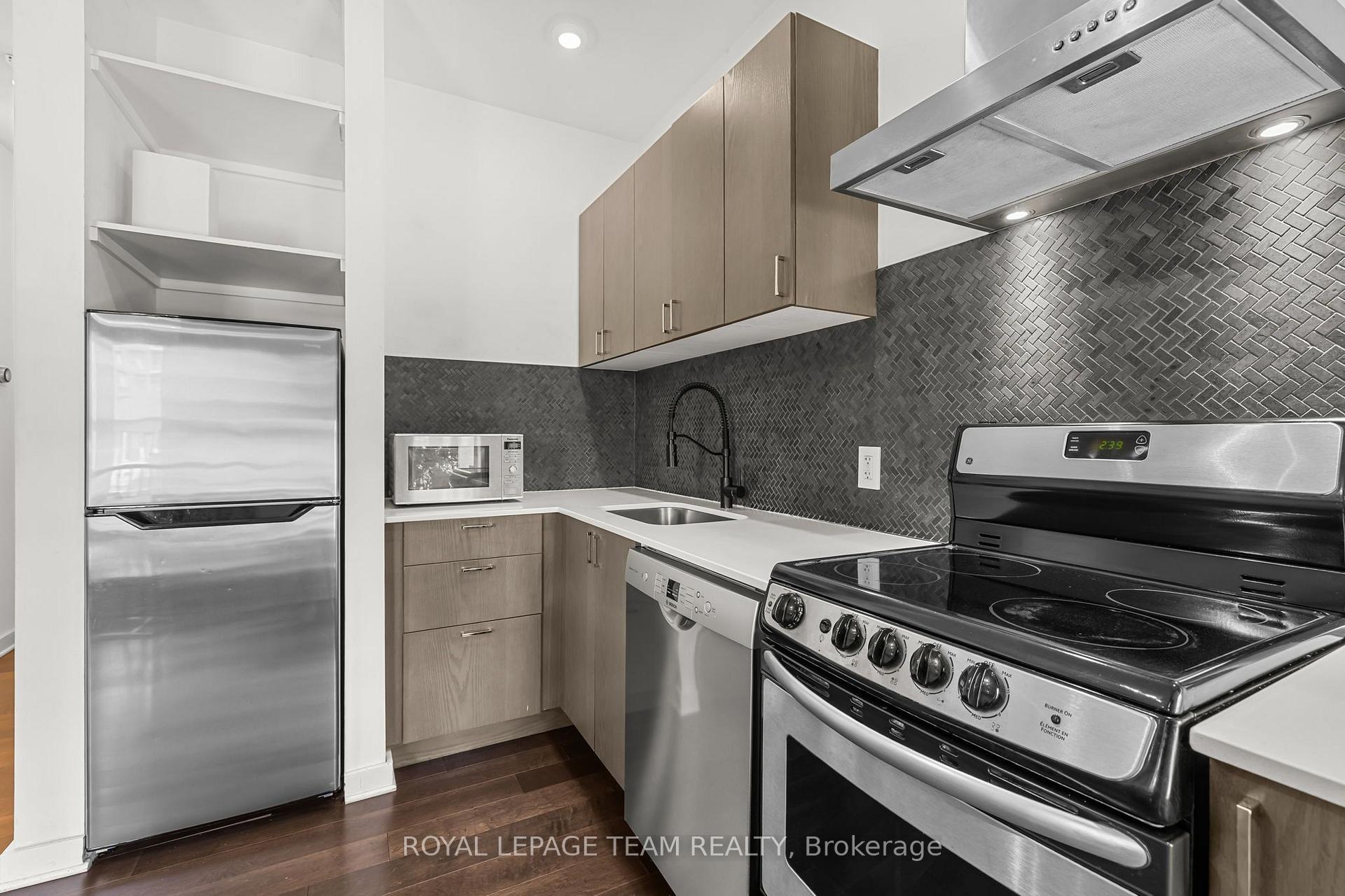 Photo 6 of Unit 301, 1308 Thames Street, Ottawa, Carlington — HOMEH
