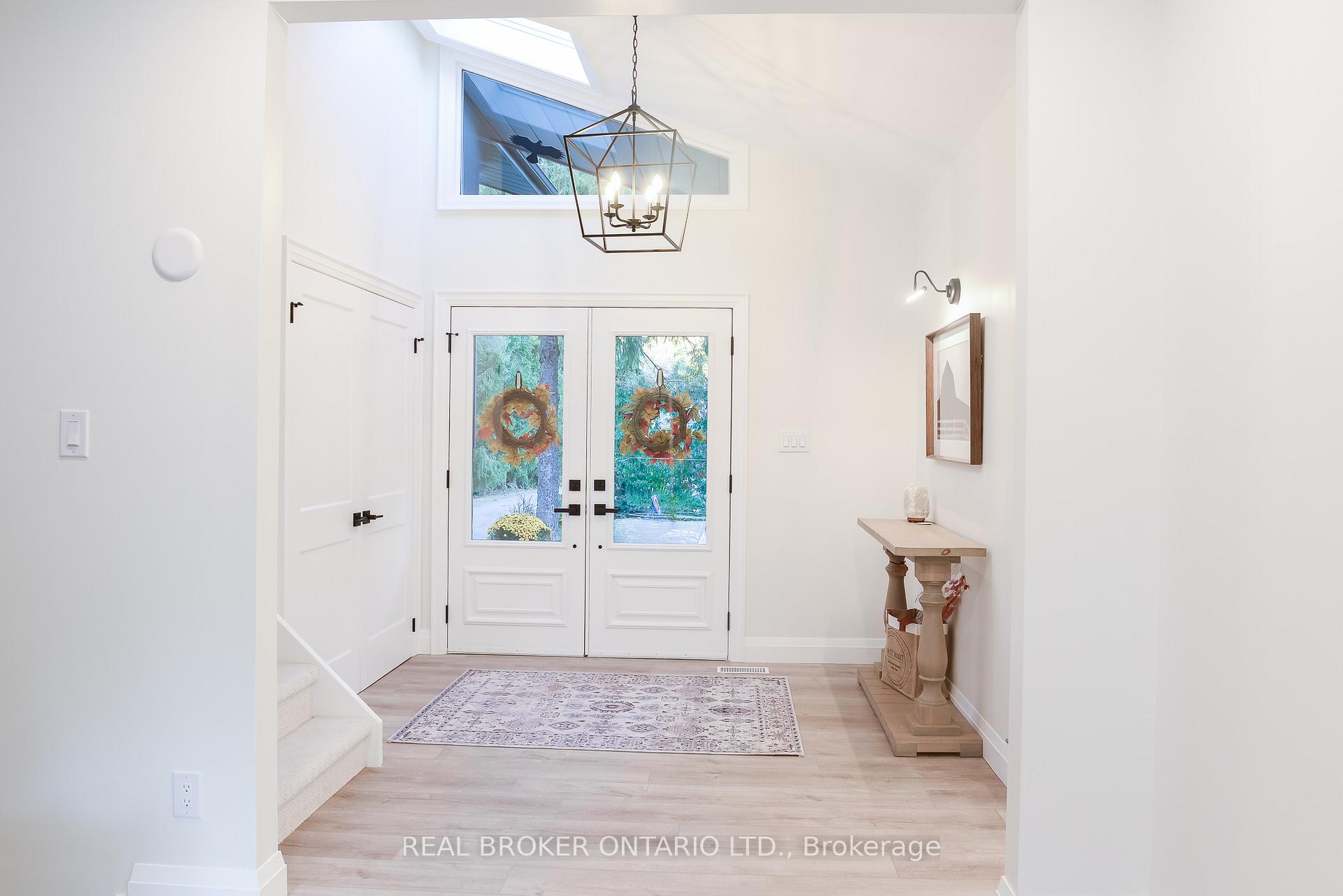 Photo 4 of 572 Main Street, Halton Hills, Glen Williams — HOMEH