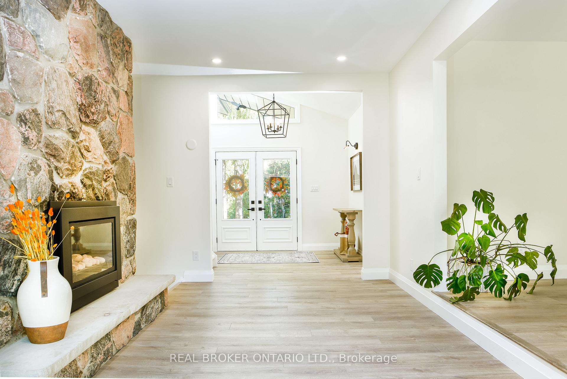 Photo 6 of 572 Main Street, Halton Hills, Glen Williams — HOMEH