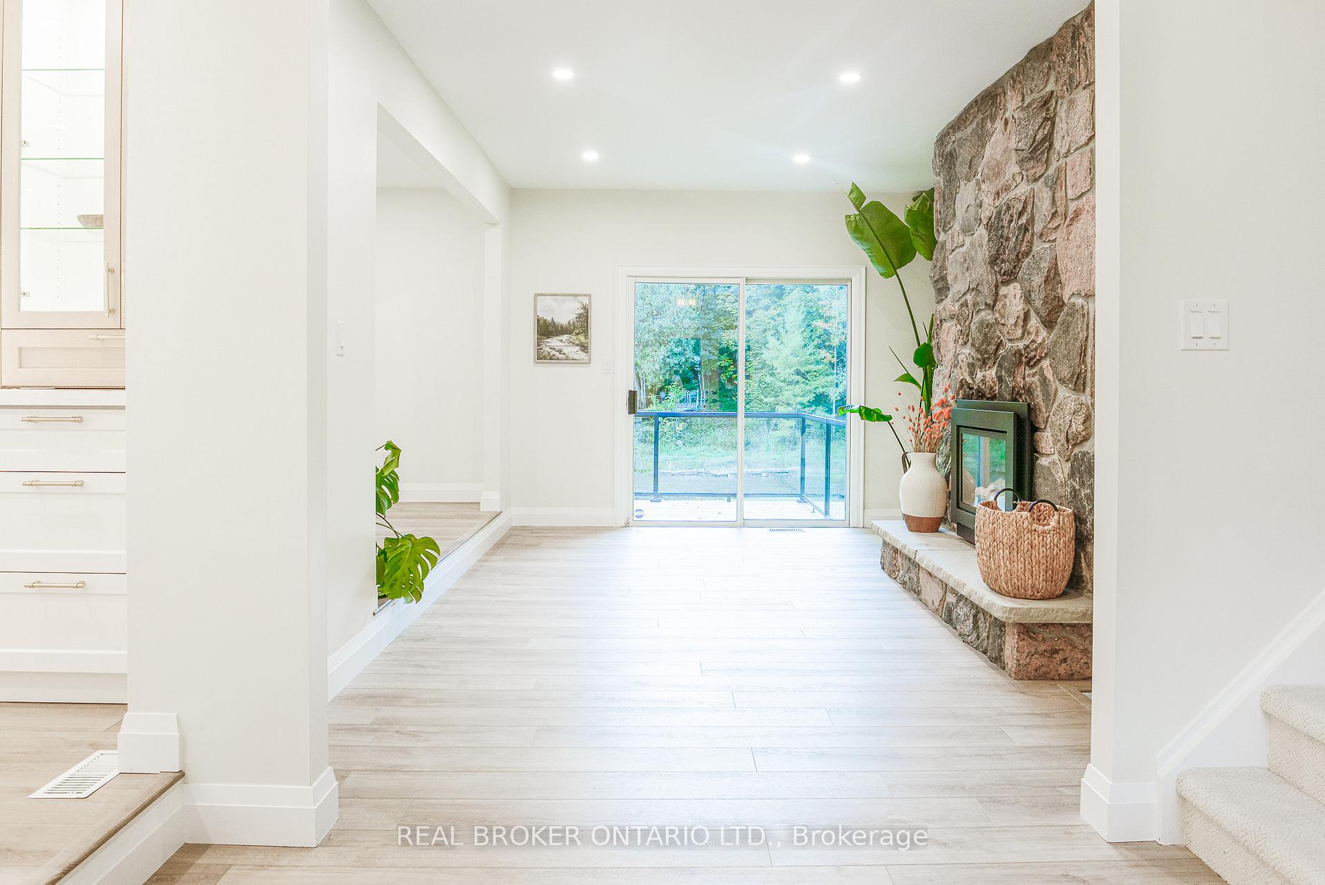 Photo 9 of 572 Main Street, Halton Hills, Glen Williams — HOMEH