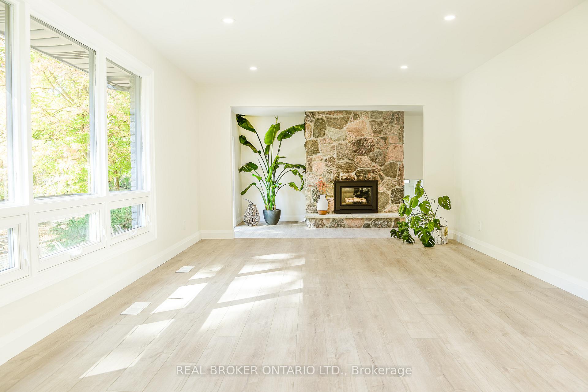Photo 10 of 572 Main Street, Halton Hills, Glen Williams — HOMEH