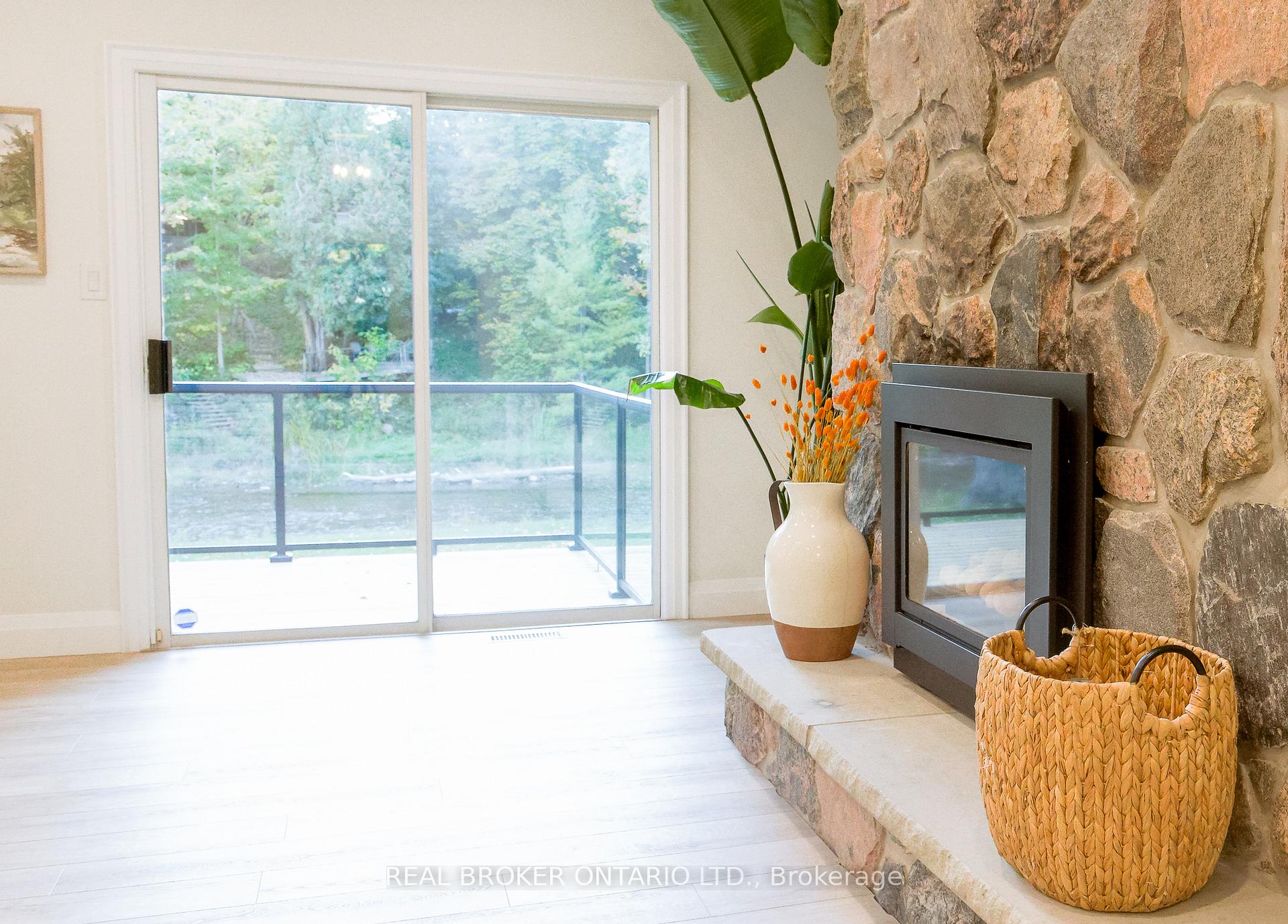 Photo 12 of 572 Main Street, Halton Hills, Glen Williams — HOMEH
