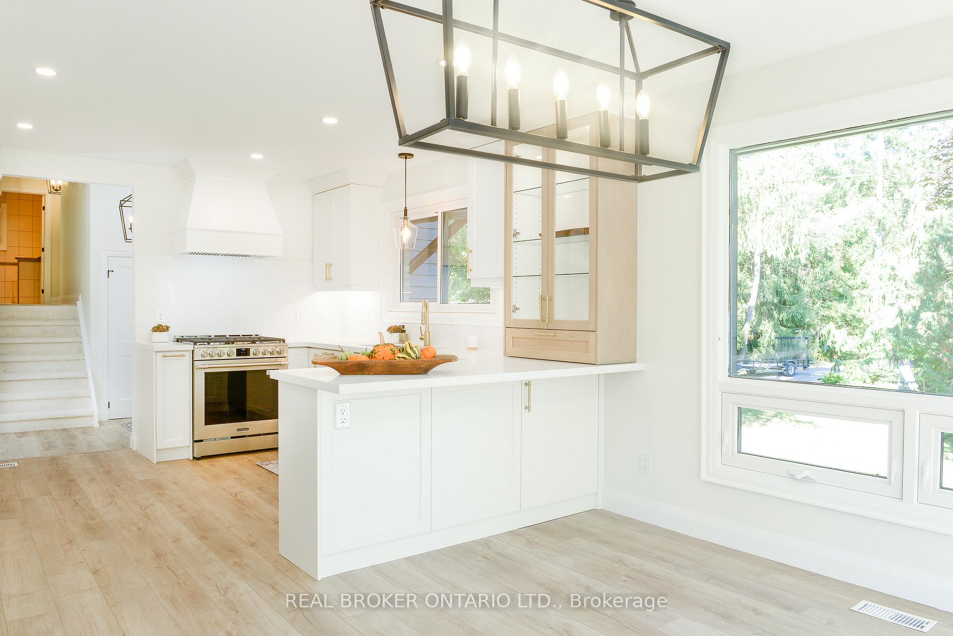 Photo 17 of 572 Main Street, Halton Hills, Glen Williams — HOMEH