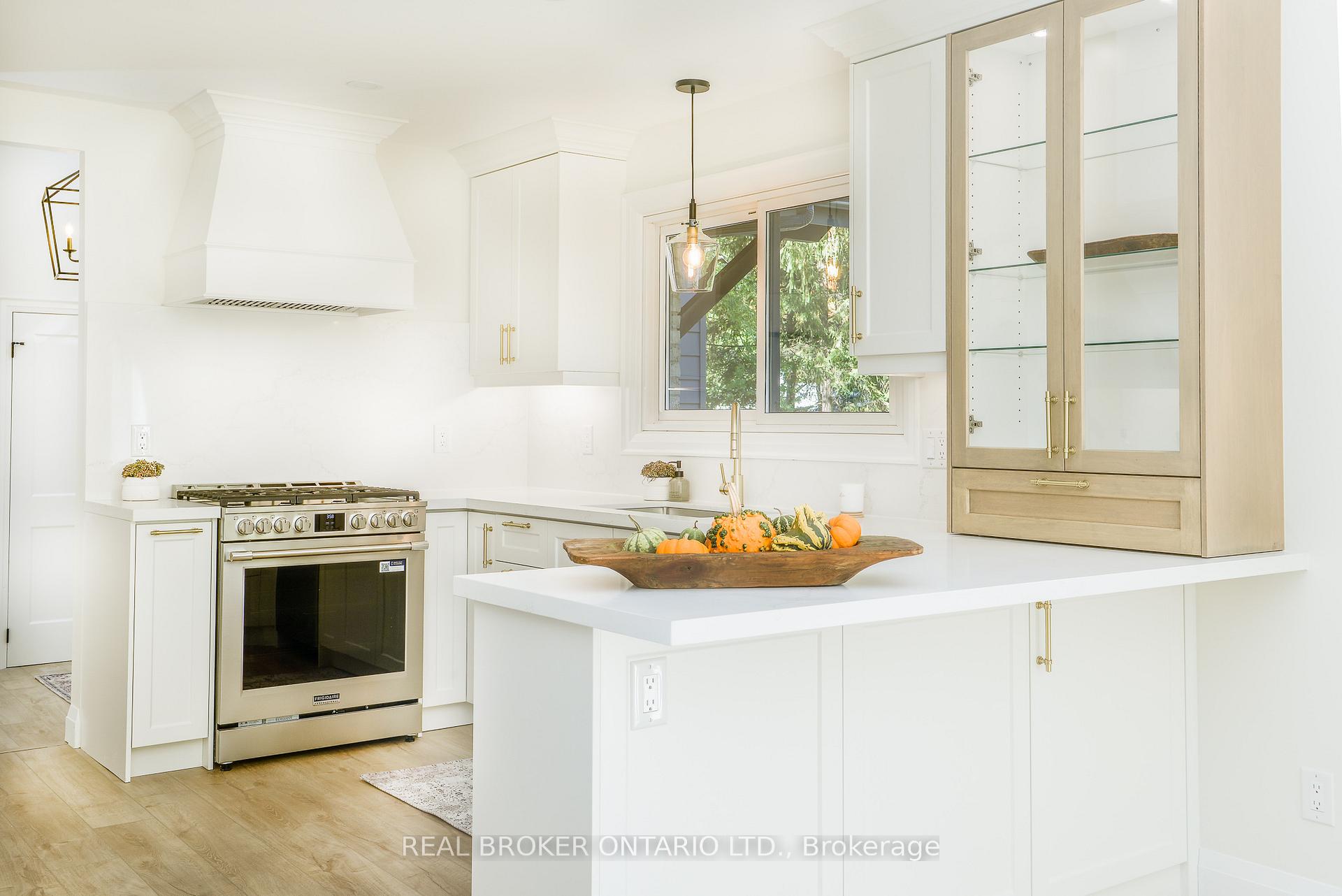 Photo 18 of 572 Main Street, Halton Hills, Glen Williams — HOMEH
