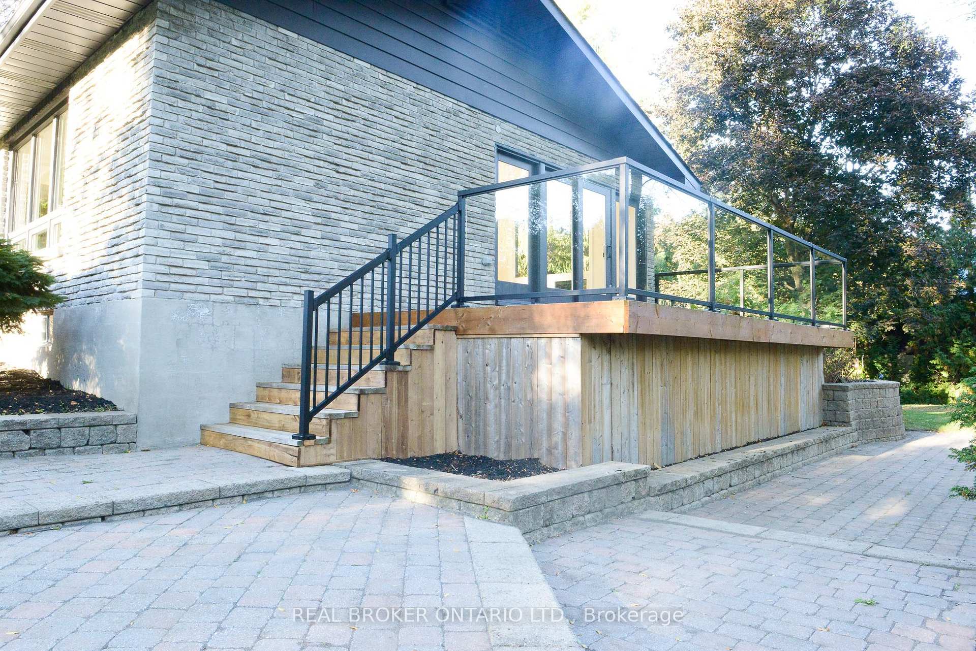 Photo 39 of 572 Main Street, Halton Hills, Glen Williams — HOMEH