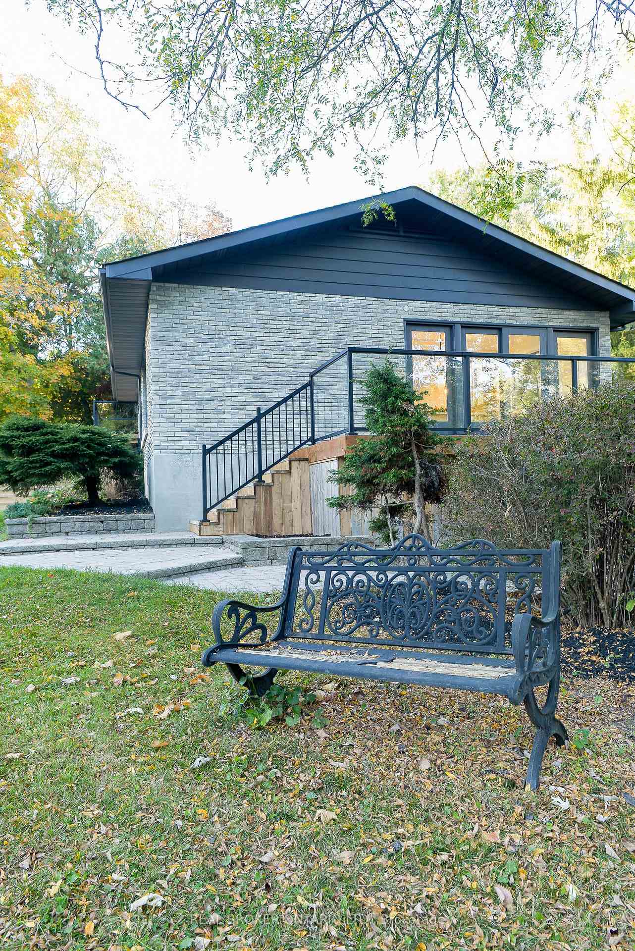 Photo 41 of 572 Main Street, Halton Hills, Glen Williams — HOMEH