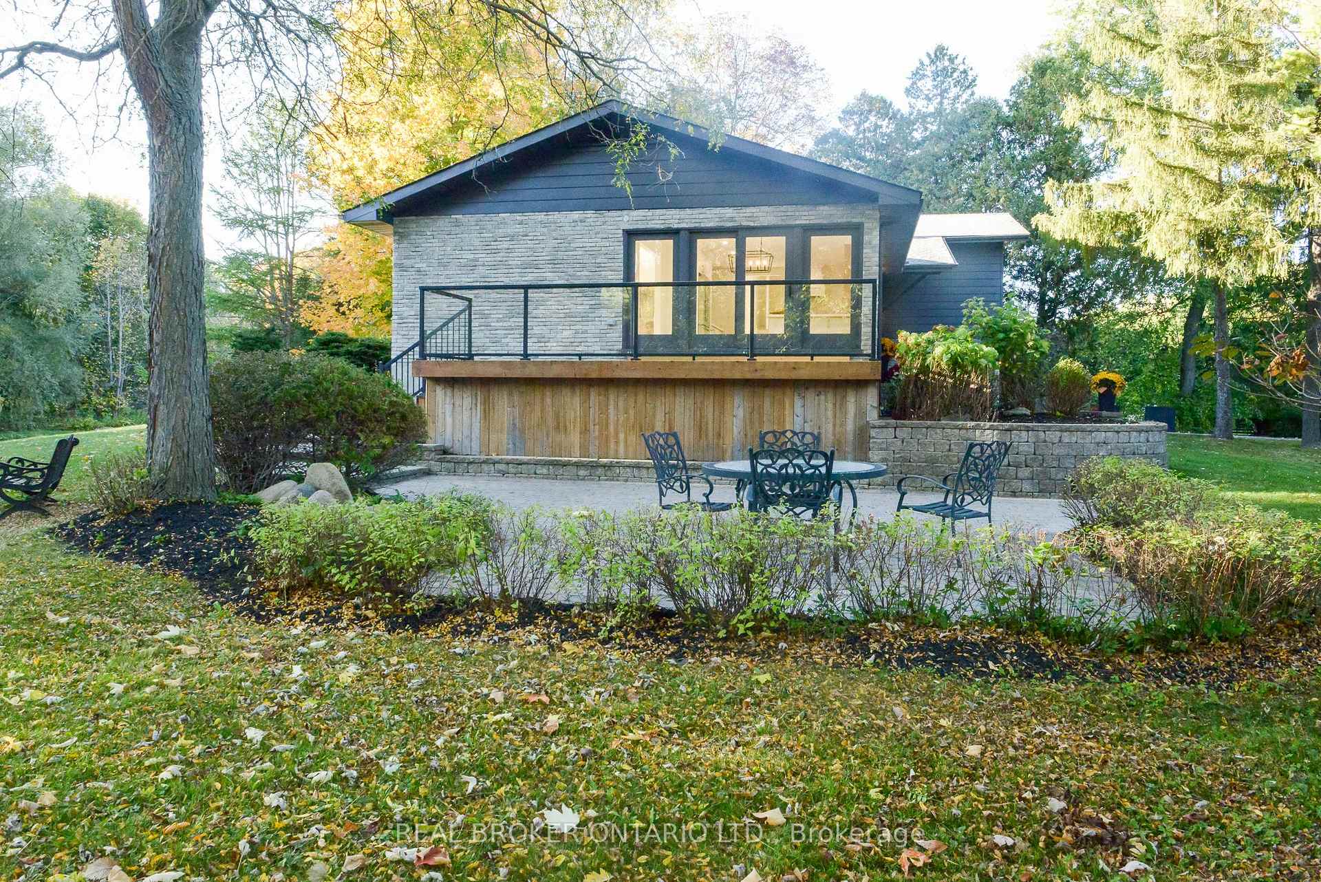 Photo 42 of 572 Main Street, Halton Hills, Glen Williams — HOMEH