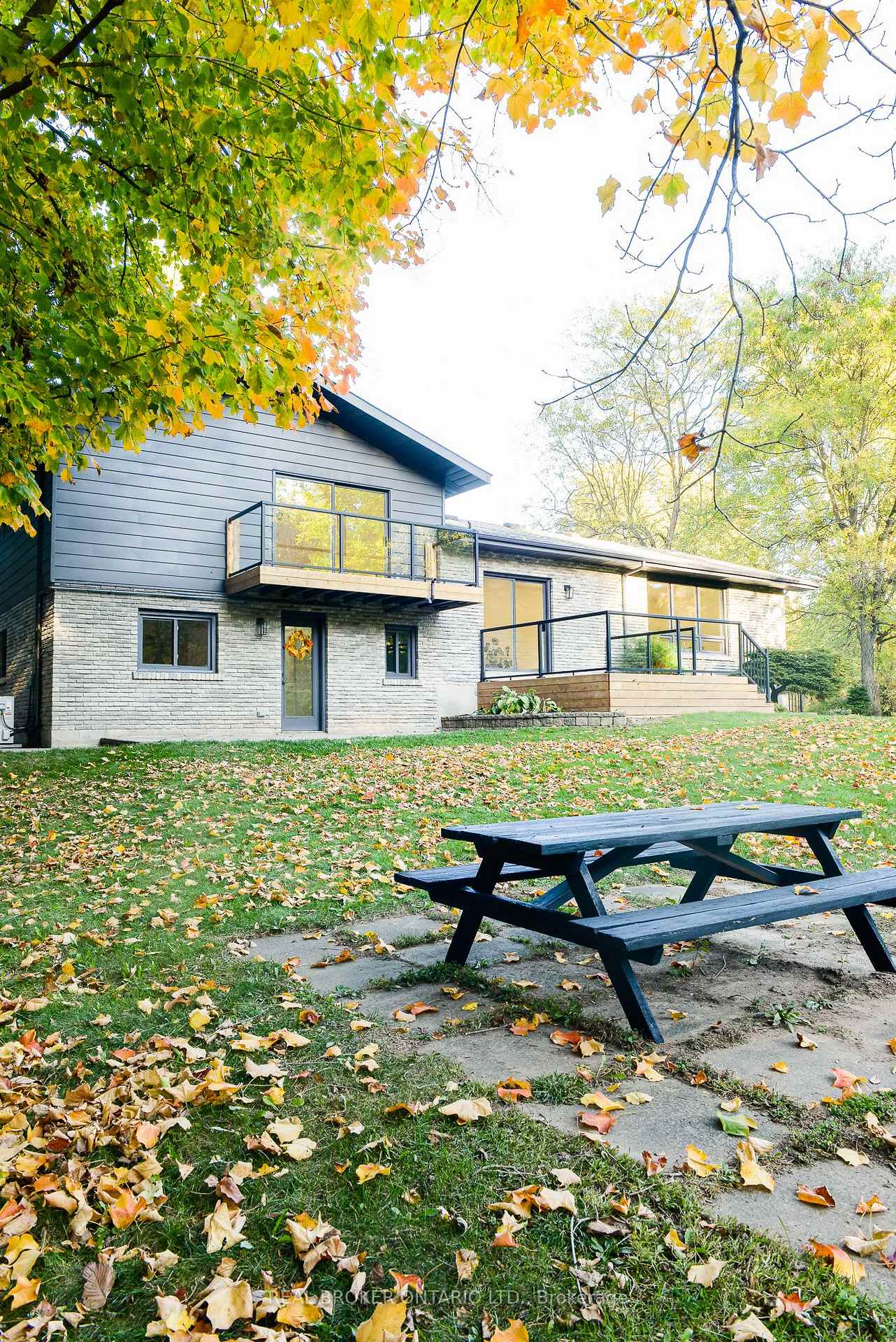 Photo 45 of 572 Main Street, Halton Hills, Glen Williams — HOMEH