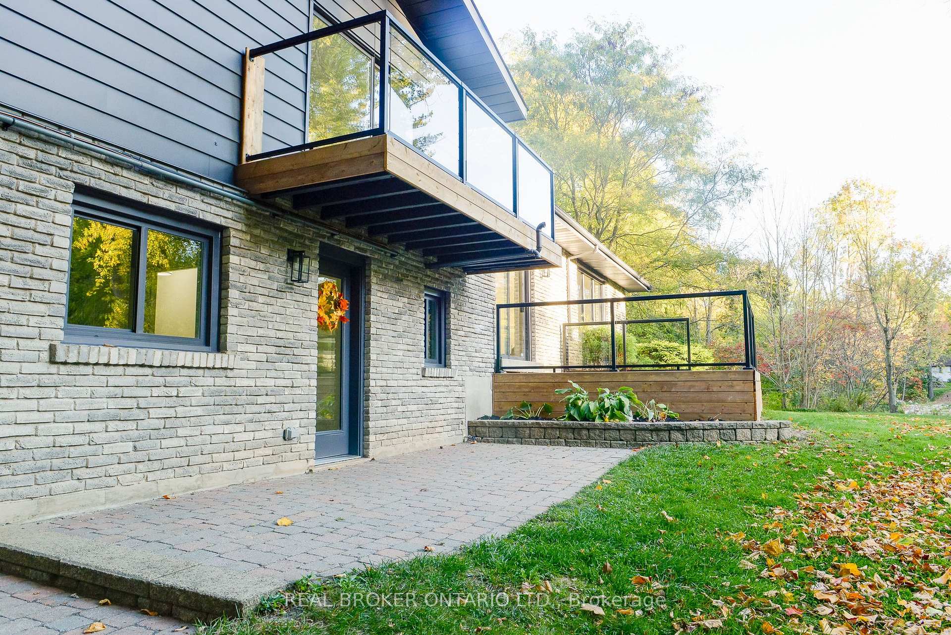 Photo 46 of 572 Main Street, Halton Hills, Glen Williams — HOMEH