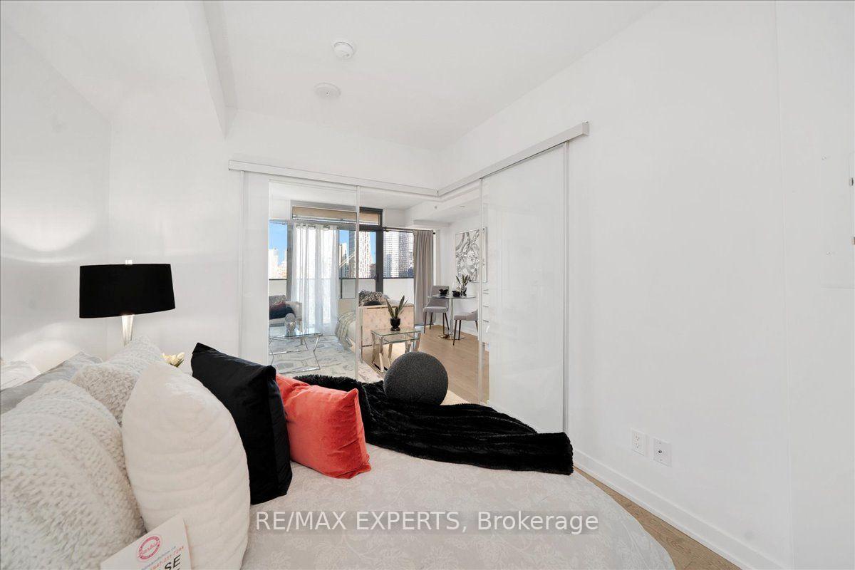 Photo 17 of Unit 1815, 25 Richmond Street E, Toronto, Church-Yonge Corridor — HOMEH