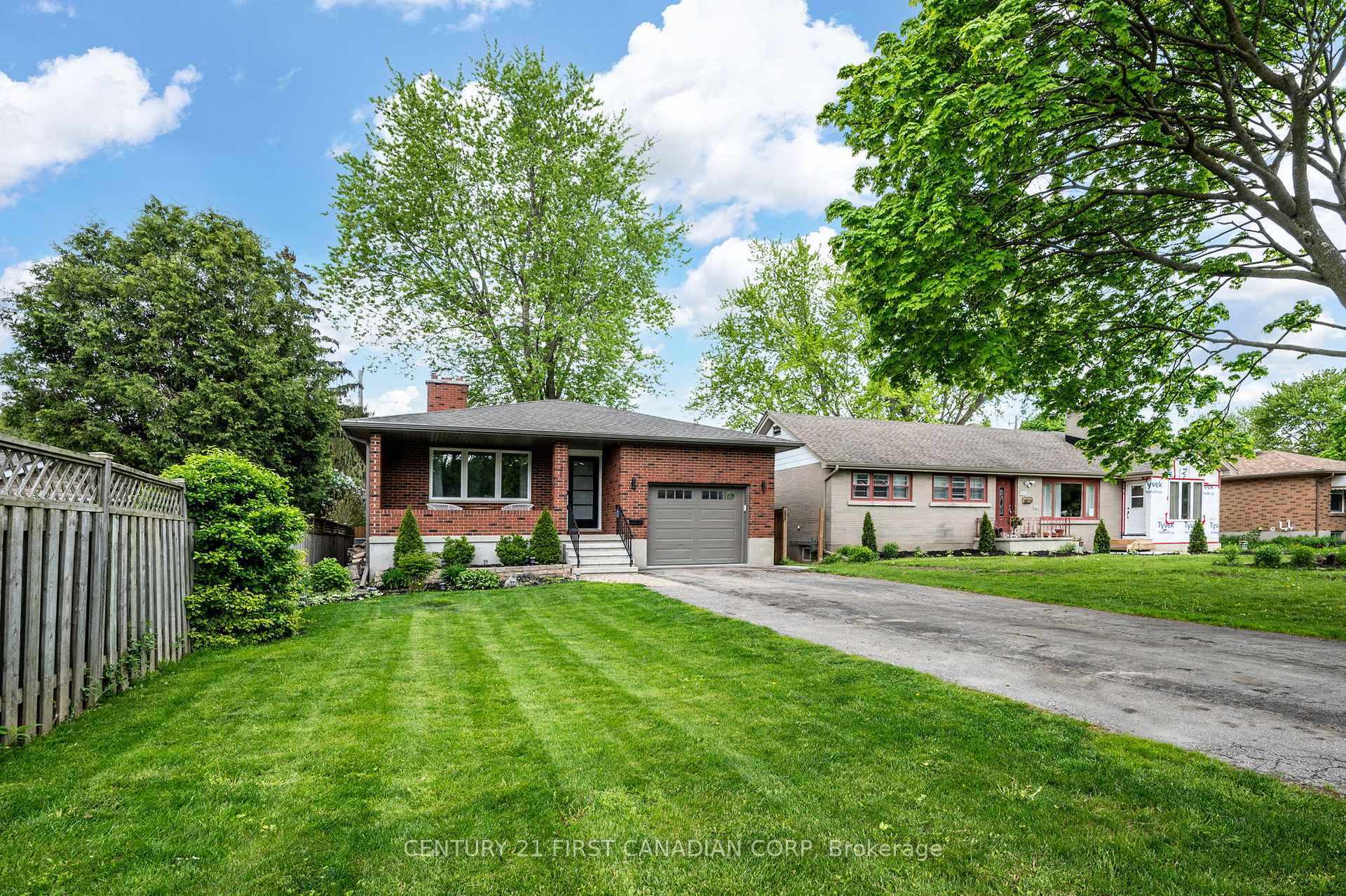 Photo 3 of 905 Wellingsboro Road, London, South Y — HOMEH