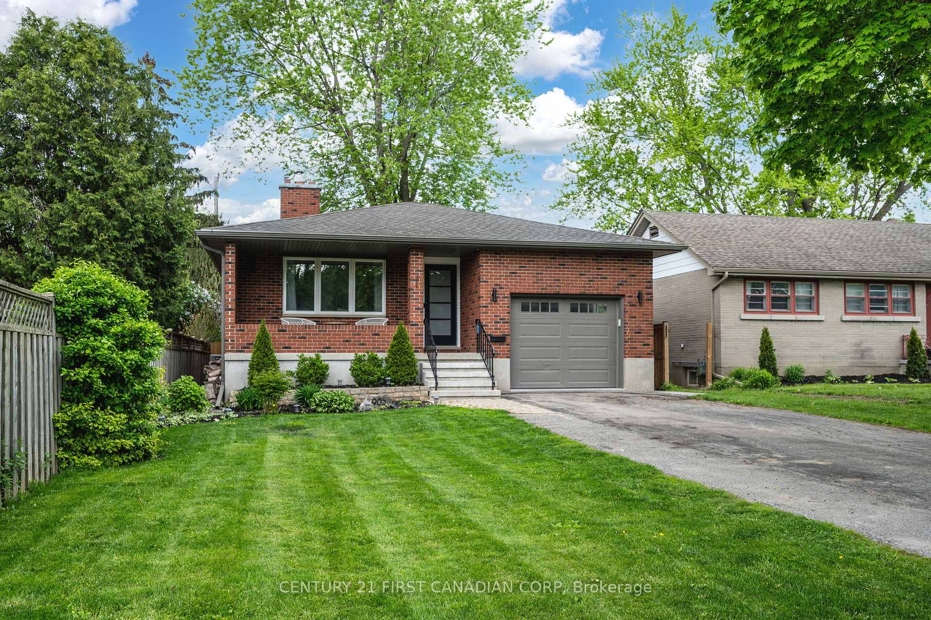 Photo 4 of 905 Wellingsboro Road, London, South Y — HOMEH