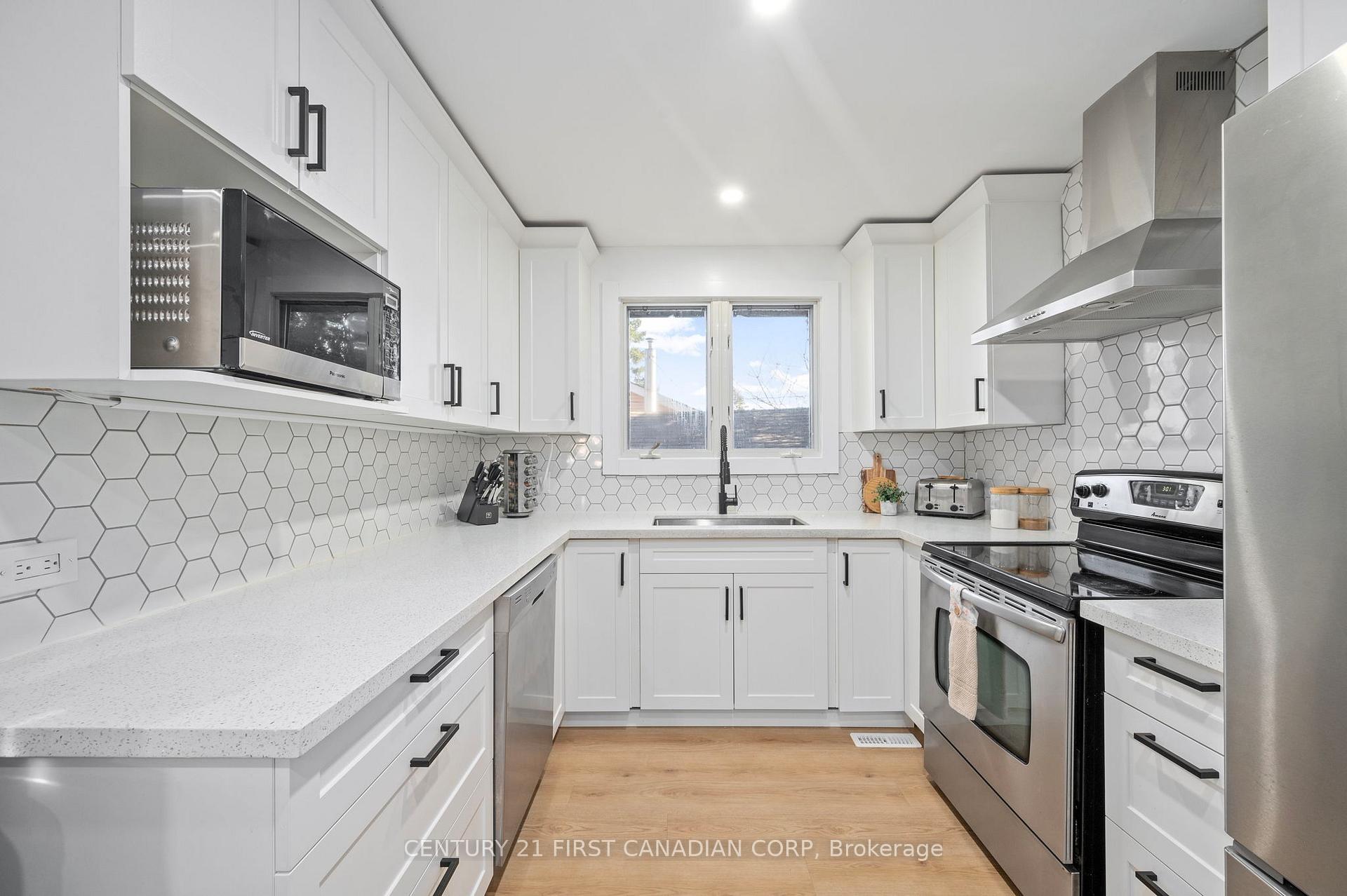Photo 16 of 905 Wellingsboro Road, London, South Y — HOMEH