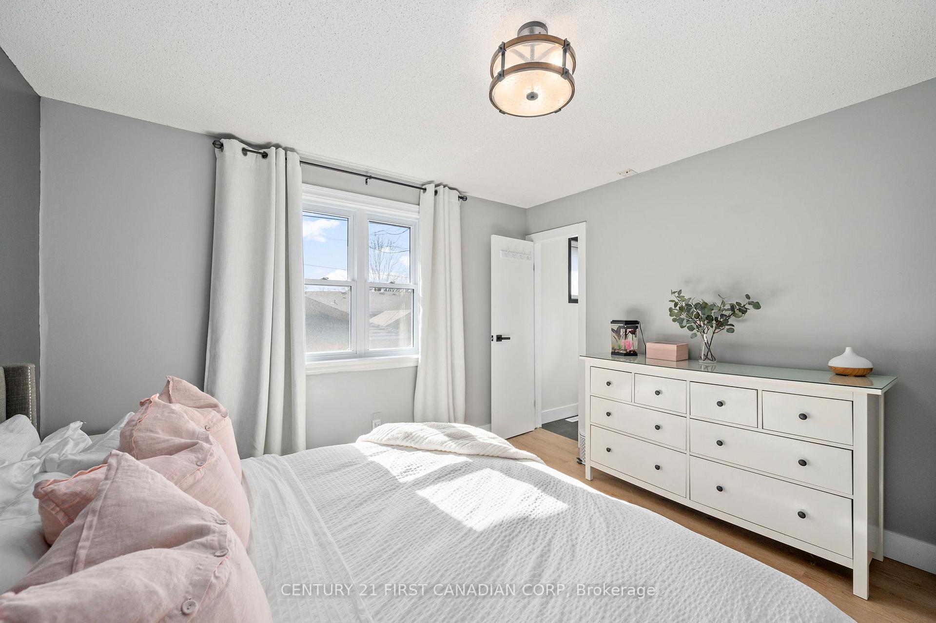 Photo 20 of 905 Wellingsboro Road, London, South Y — HOMEH