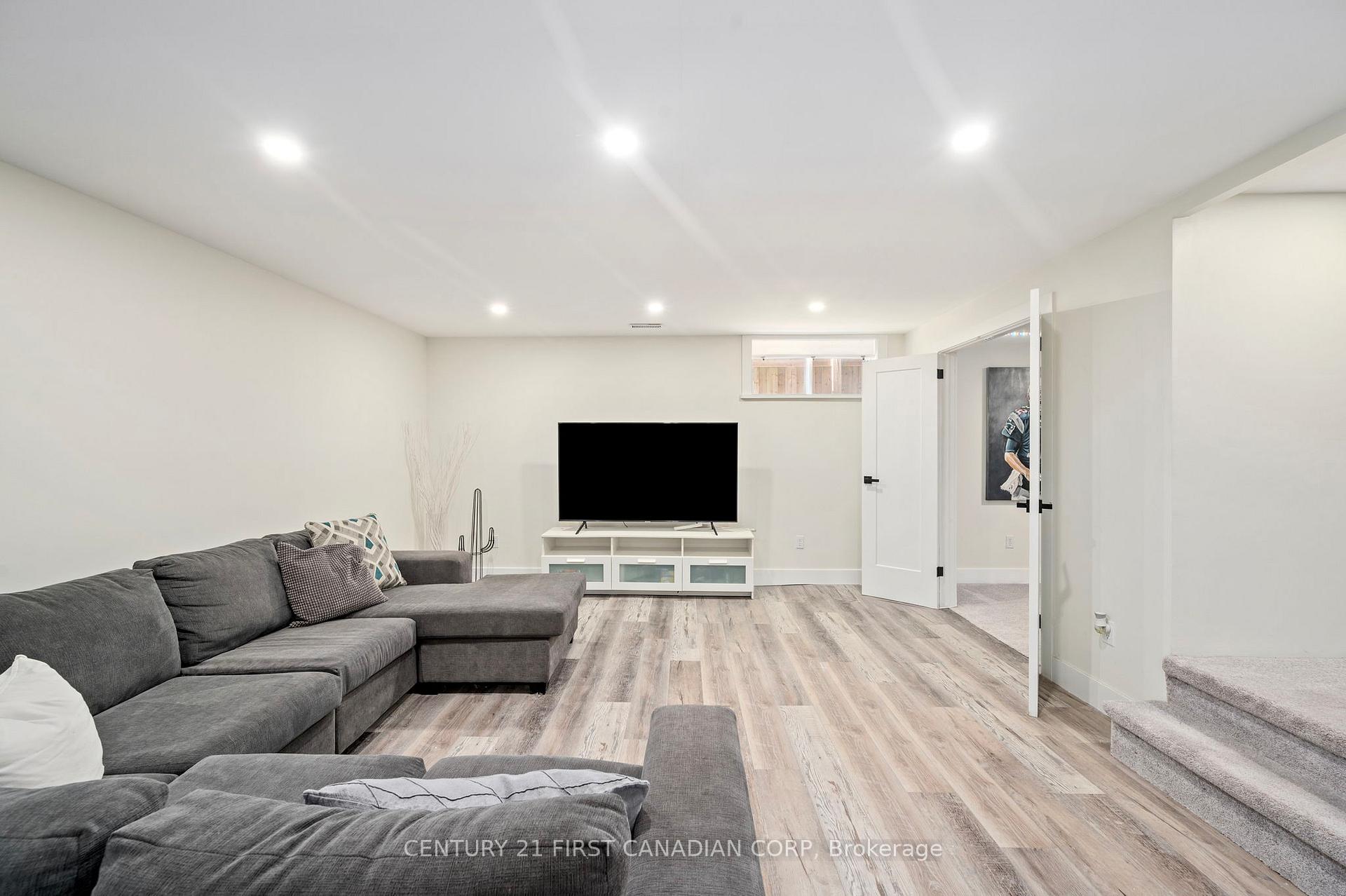 Photo 33 of 905 Wellingsboro Road, London, South Y — HOMEH