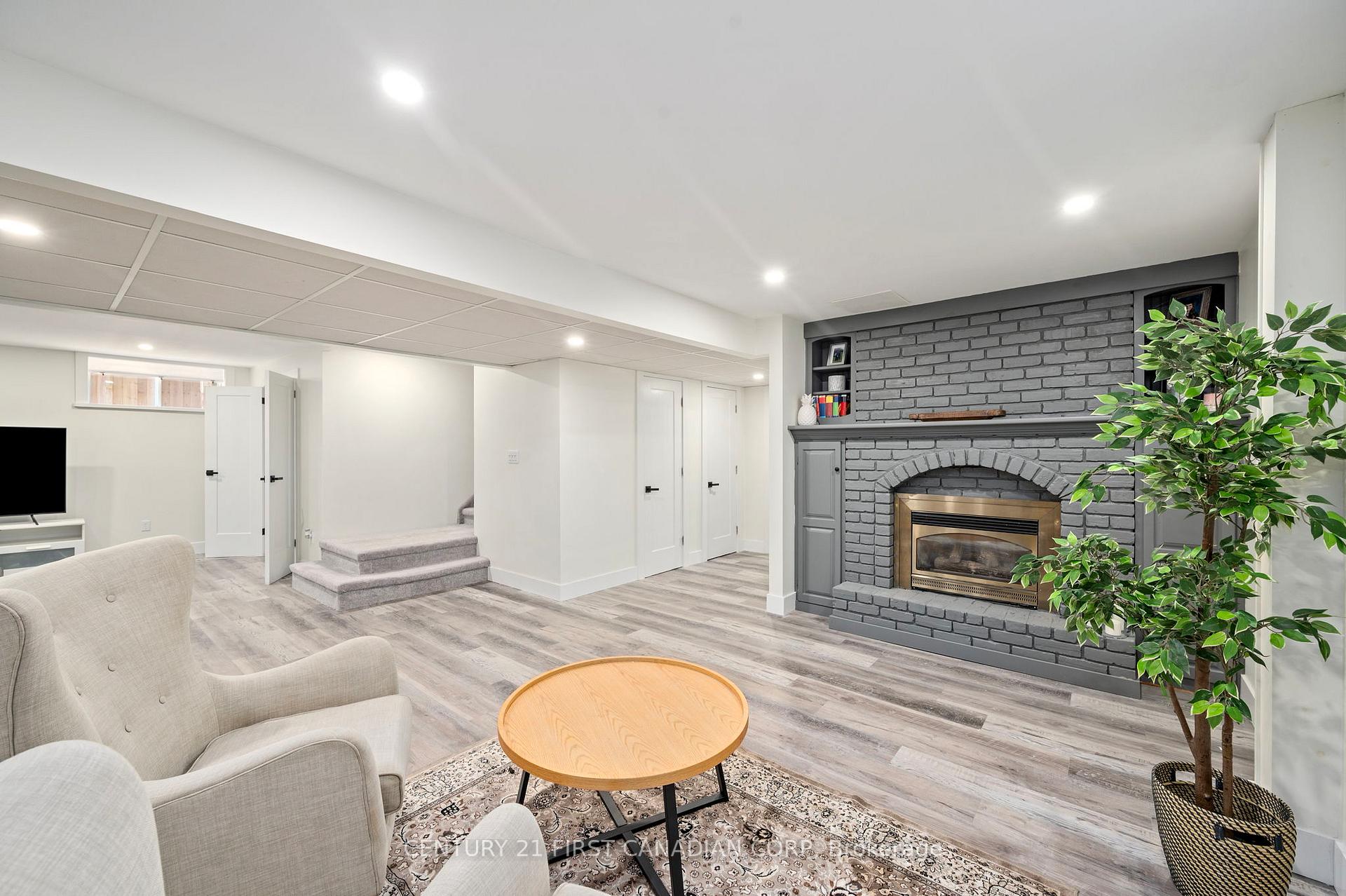 Photo 34 of 905 Wellingsboro Road, London, South Y — HOMEH