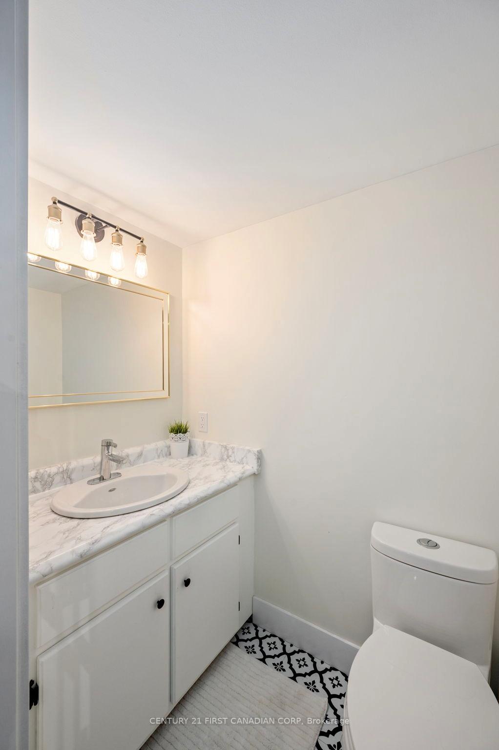 Photo 38 of 905 Wellingsboro Road, London, South Y — HOMEH