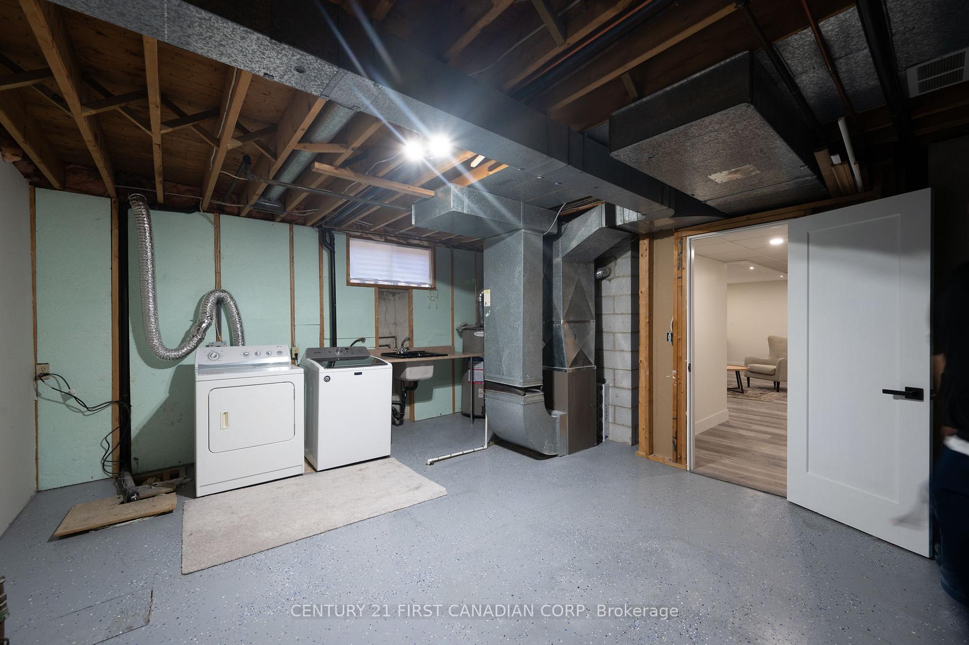 Photo 39 of 905 Wellingsboro Road, London, South Y — HOMEH
