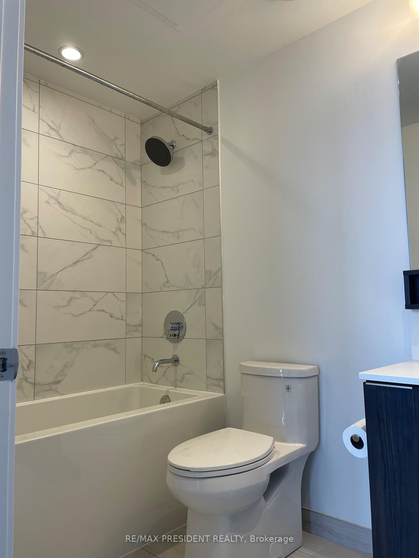 Photo 9 of Unit 4707, 5 Buttermill Avenue, Vaughan, Vaughan Corporate Centre — HOMEH