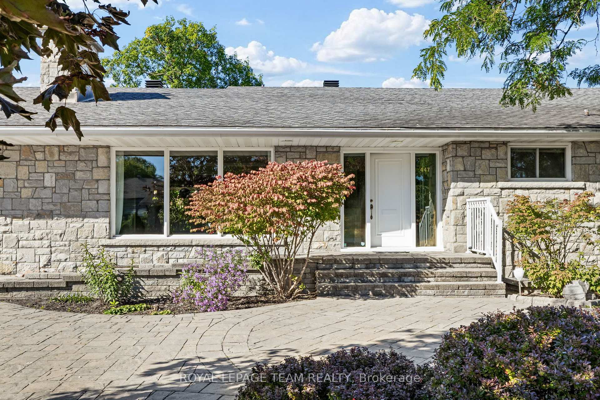 Photo 2 of 447 Simpson Road, Ottawa, Alta Vista/Faircrest Heights — HOMEH